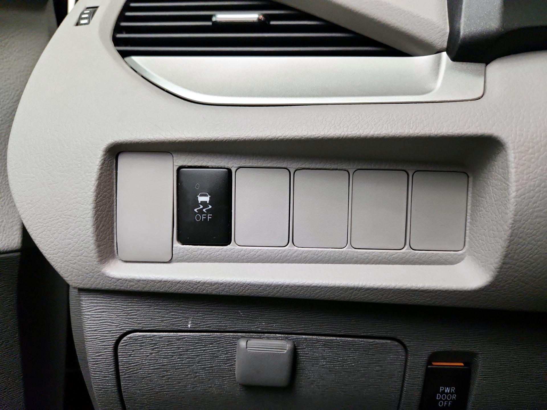 Thumbnail: 2020 Toyota Sienna - 13