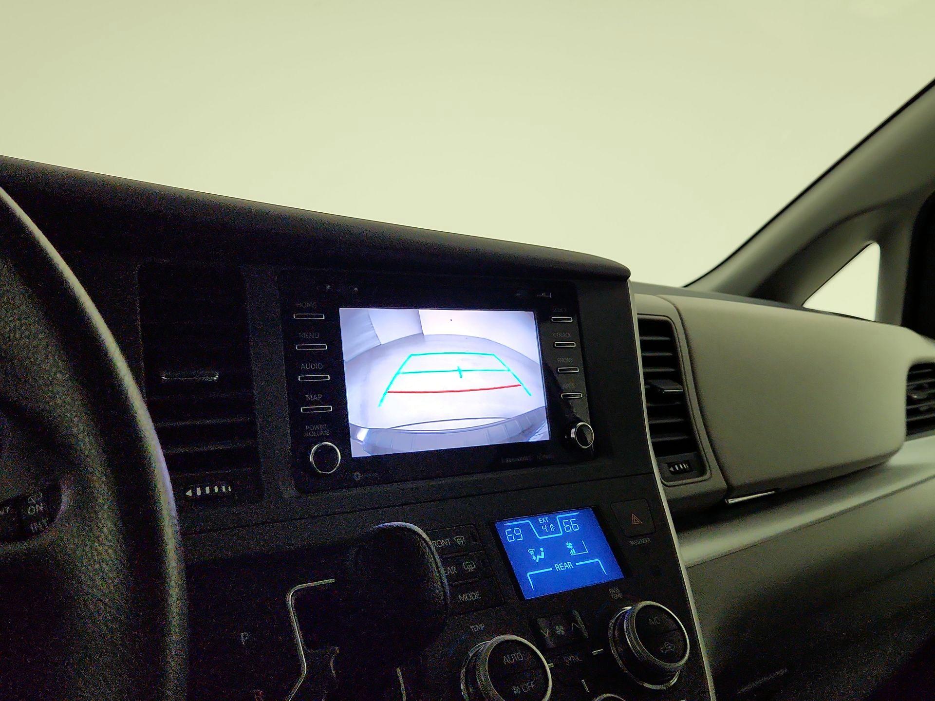 Thumbnail: 2020 Toyota Sienna - 14