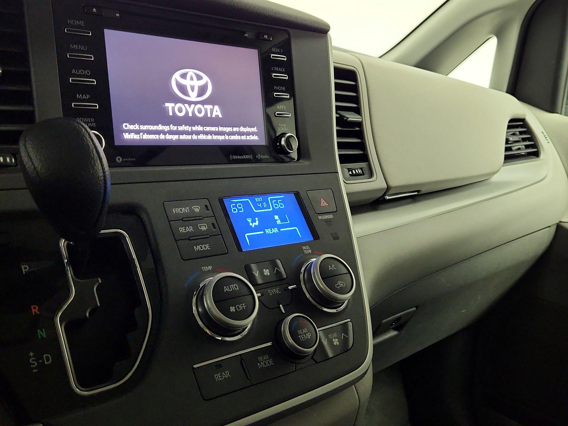 Thumbnail: 2020 Toyota Sienna - 16