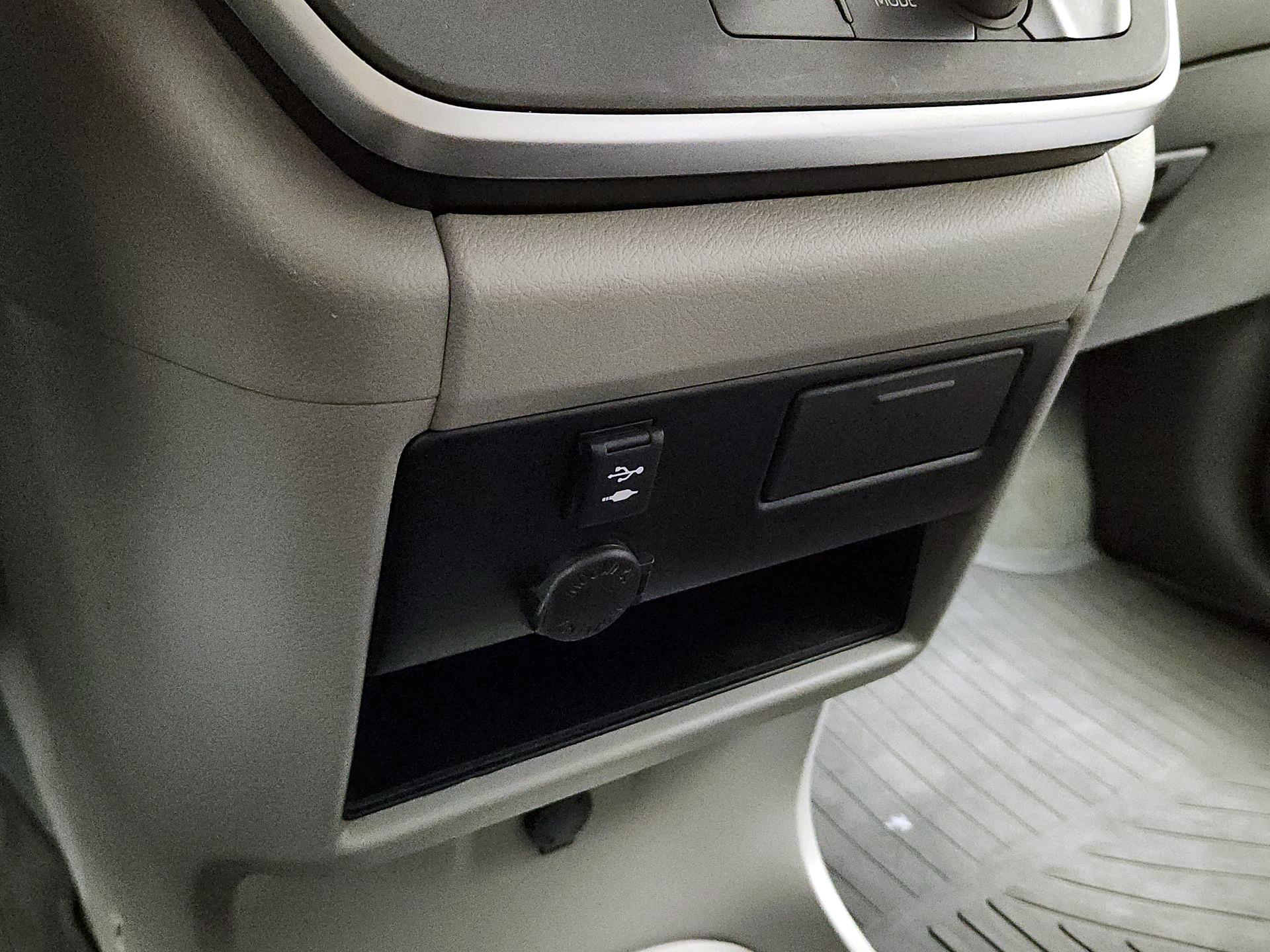 Thumbnail: 2020 Toyota Sienna - 18