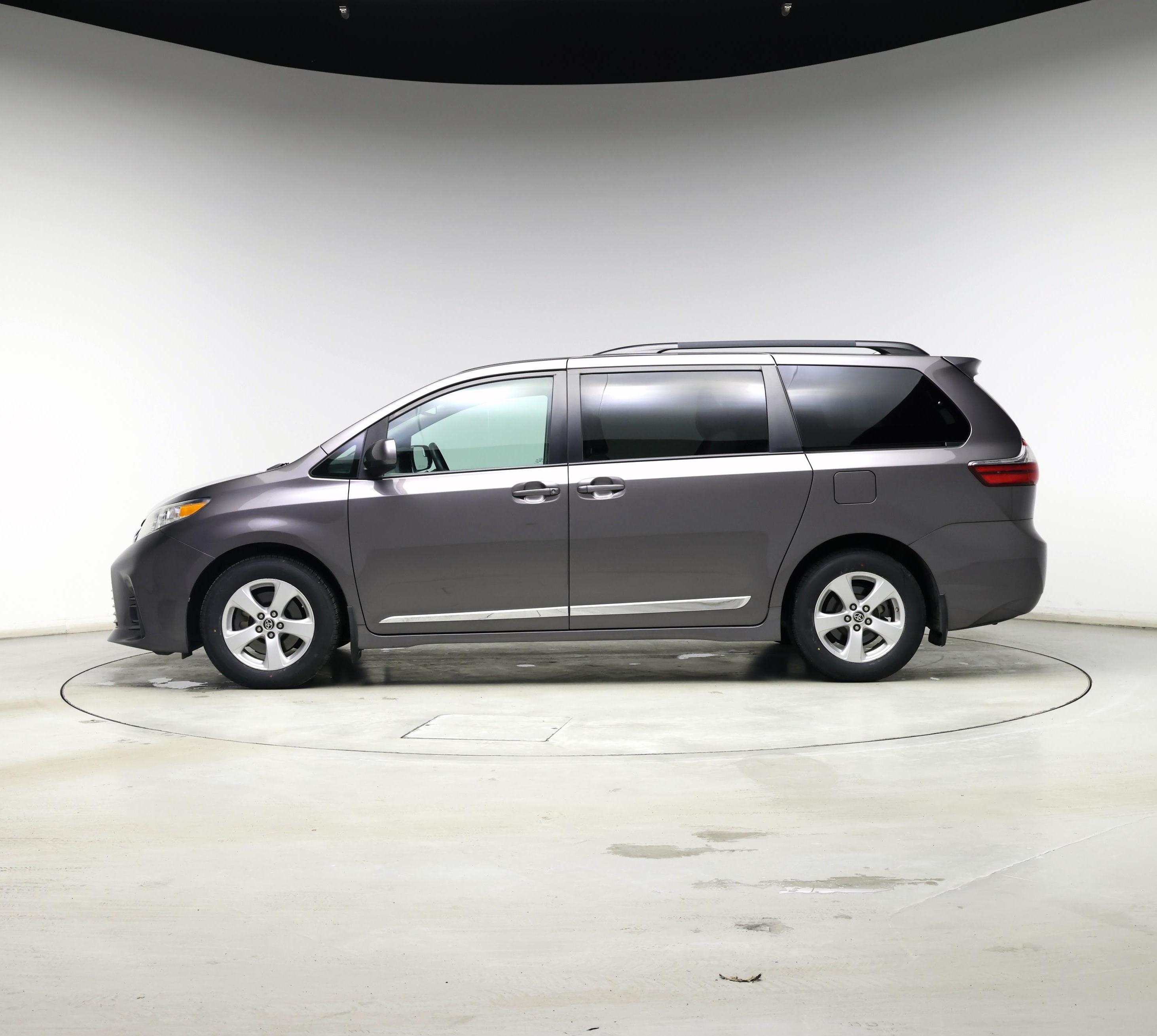 Thumbnail: 2020 Toyota Sienna - 3