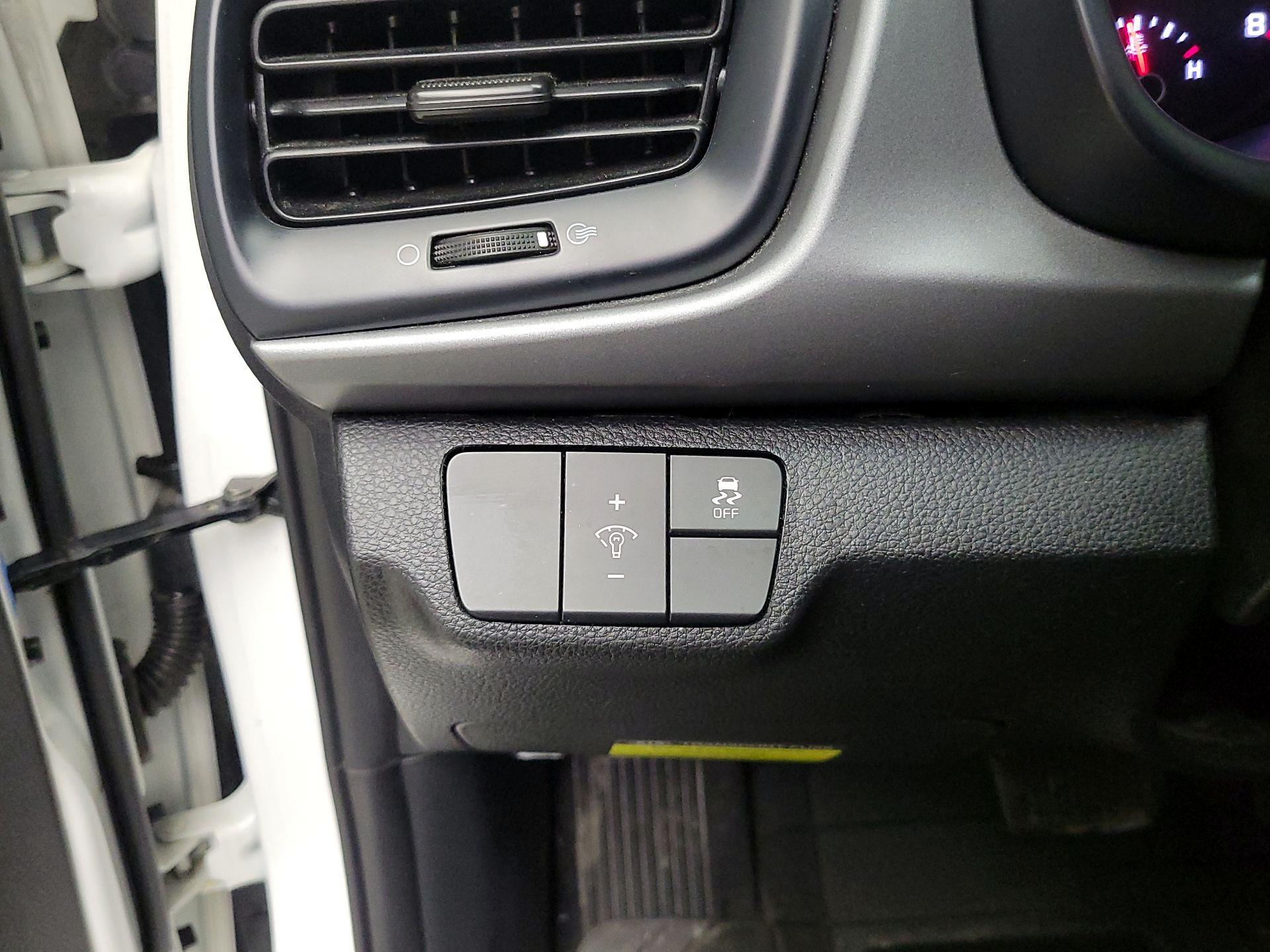 Thumbnail: 2020 Kia Rio - 13