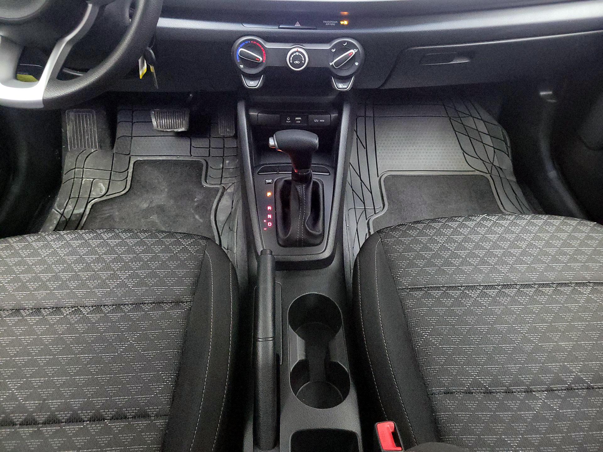 Thumbnail: 2020 Kia Rio - 17