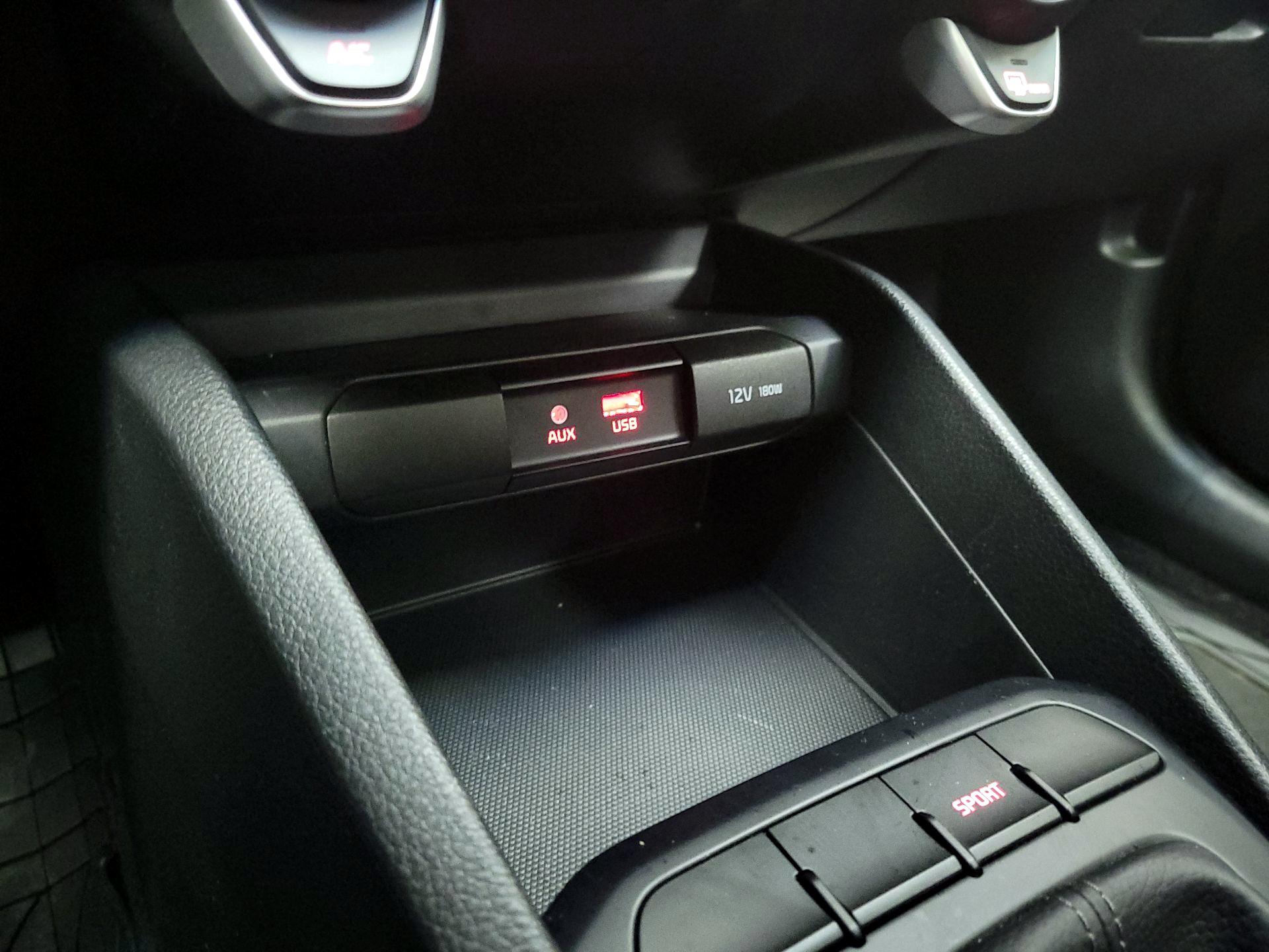 Thumbnail: 2020 Kia Rio - 18