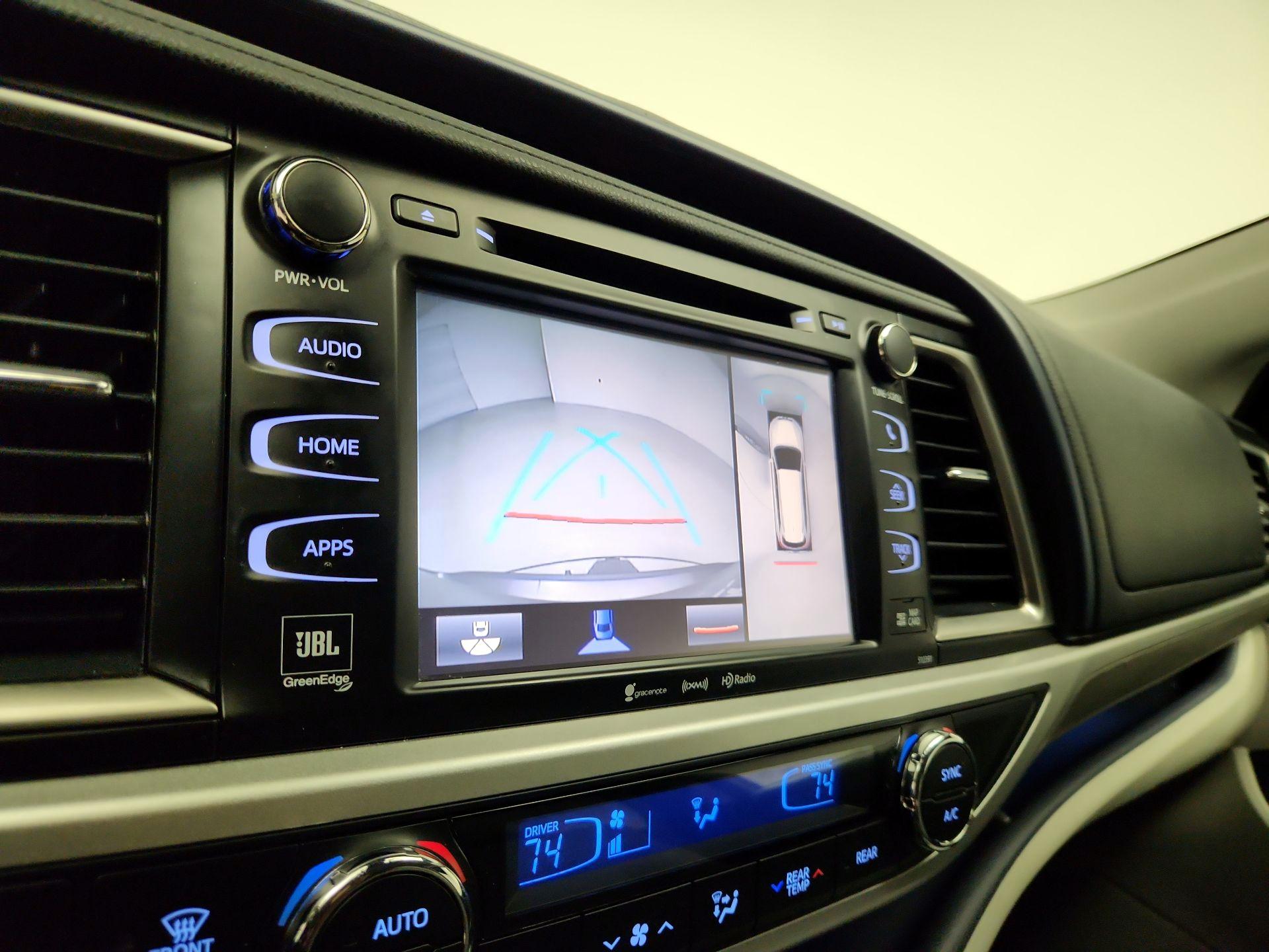 Thumbnail: 2019 Toyota Highlander - 15