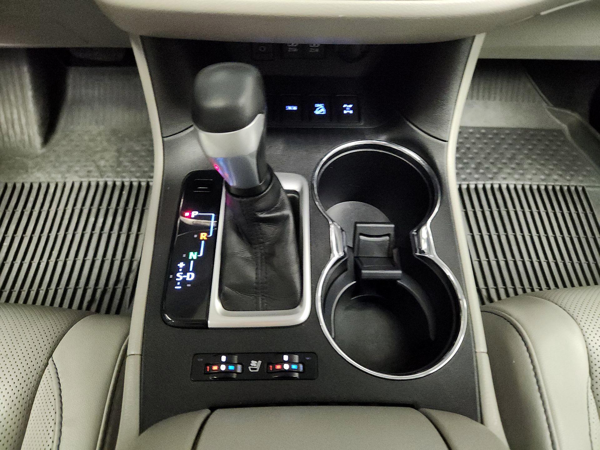 Thumbnail: 2019 Toyota Highlander - 18