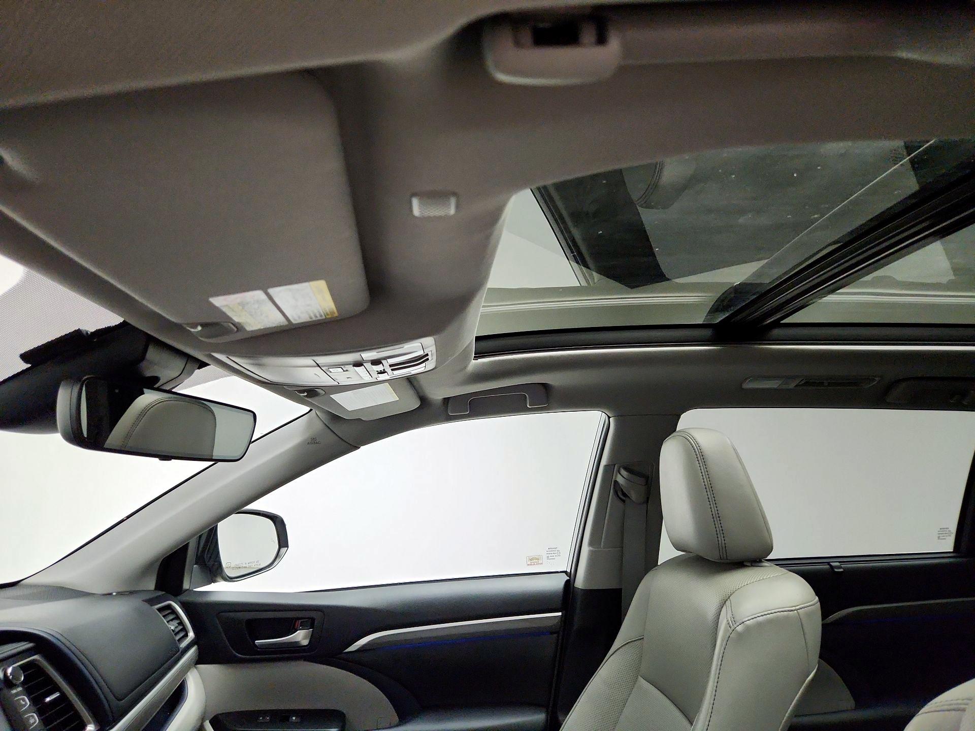 Thumbnail: 2019 Toyota Highlander - 20