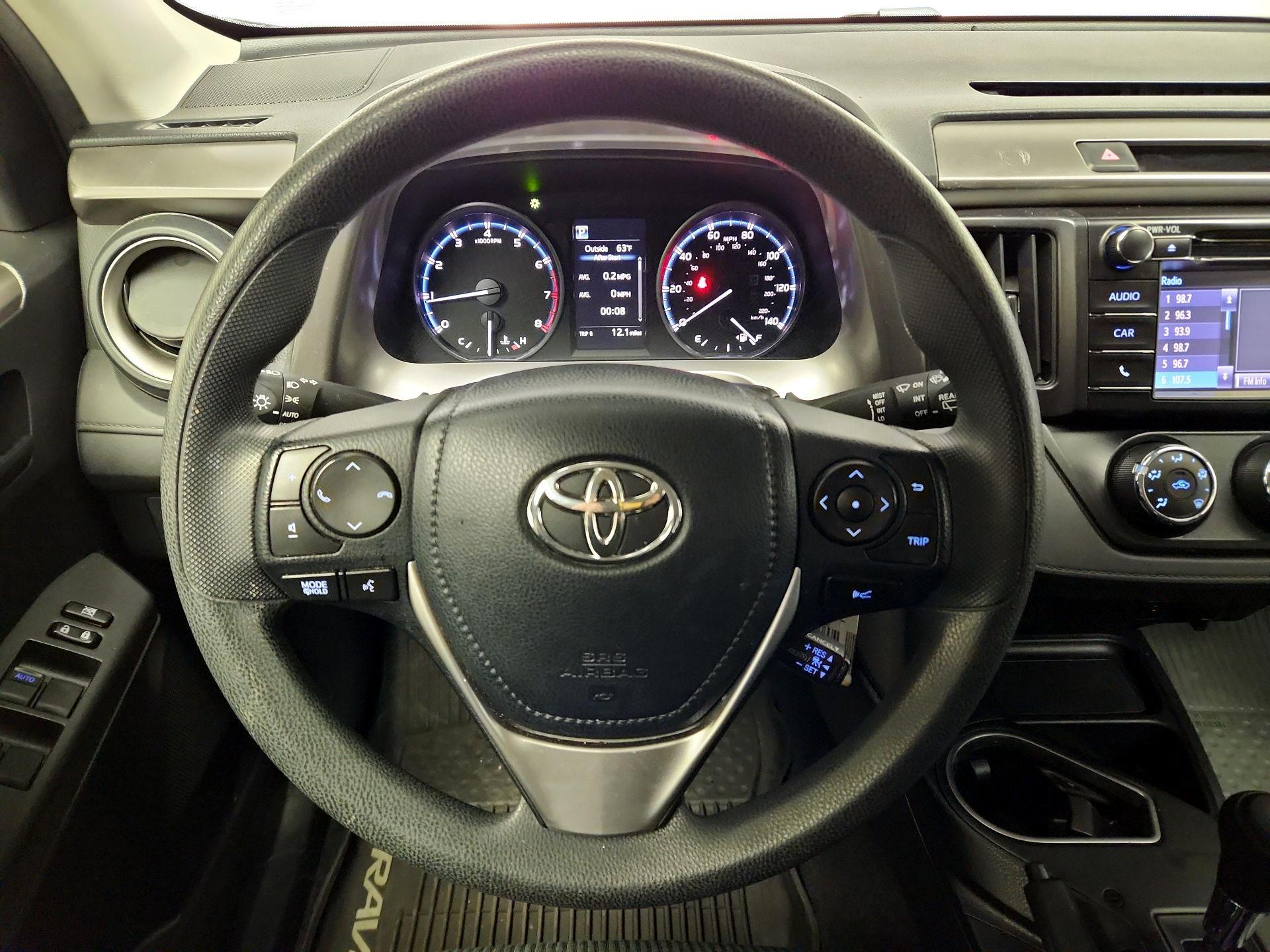 Thumbnail: 2018 Toyota RAV4 - 10