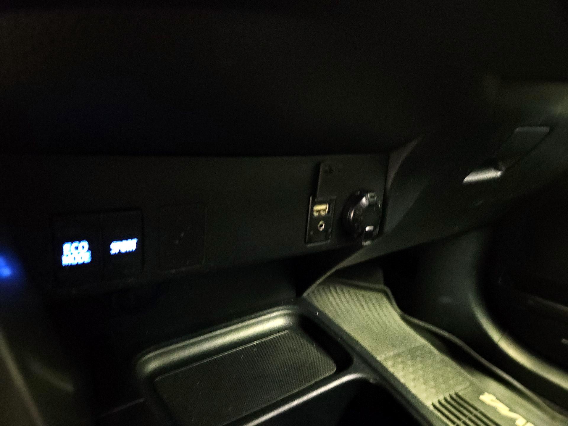 Thumbnail: 2018 Toyota RAV4 - 18