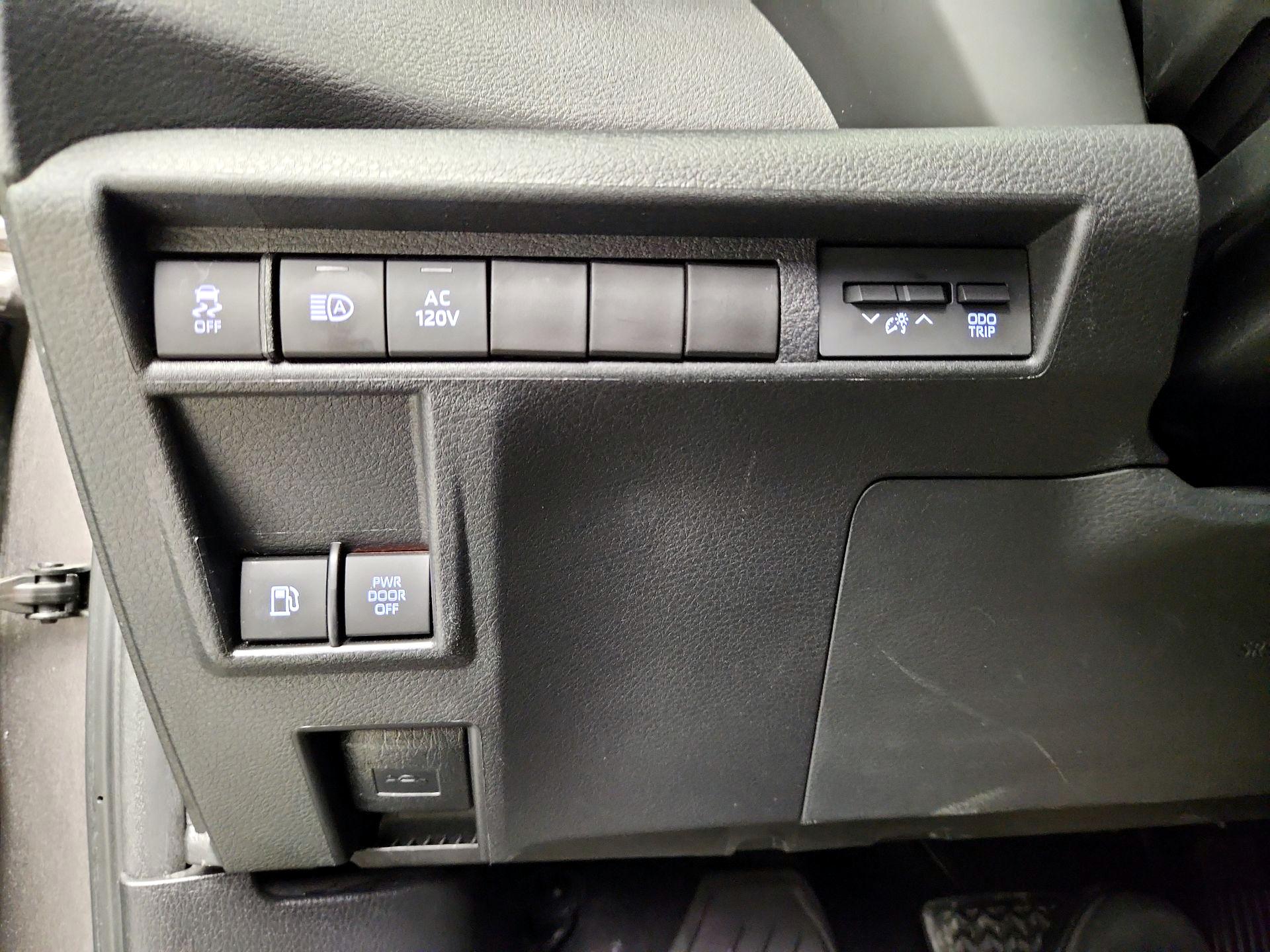 Thumbnail: 2022 Toyota Sienna - 13