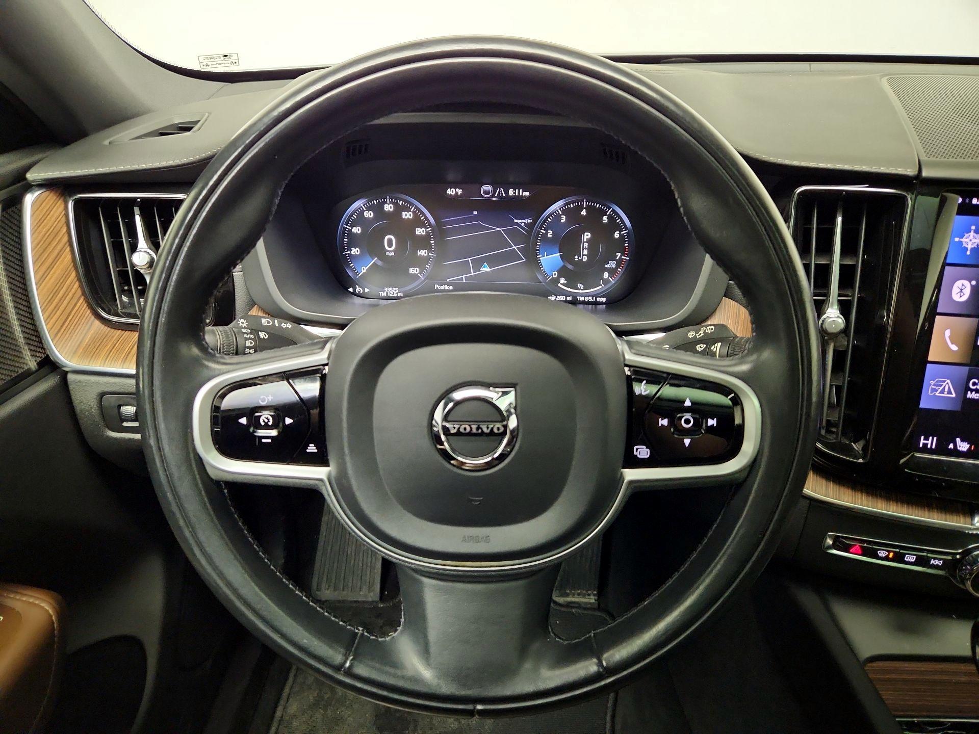 Thumbnail: 2021 Volvo XC60 - 10