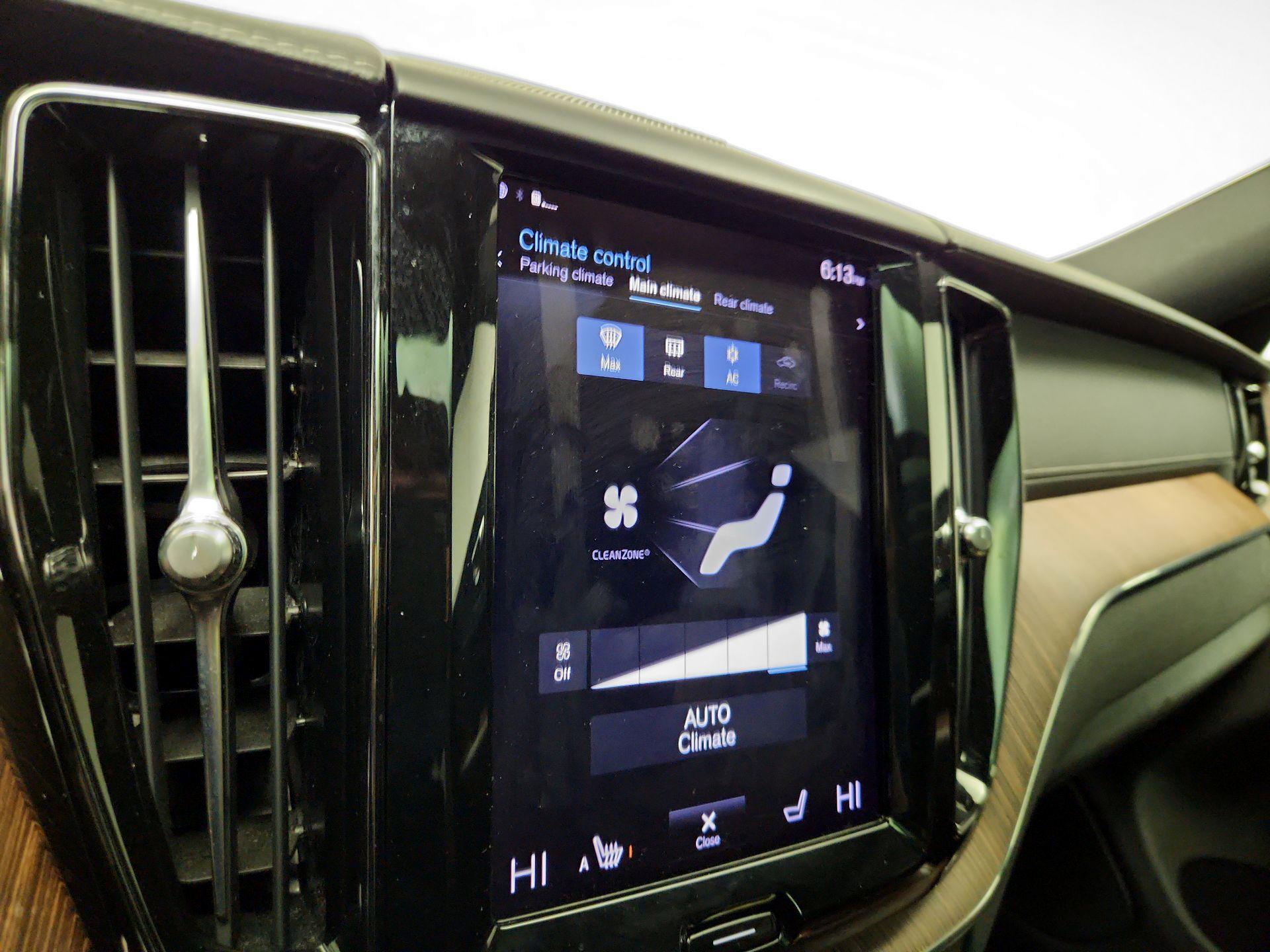 Thumbnail: 2021 Volvo XC60 - 16