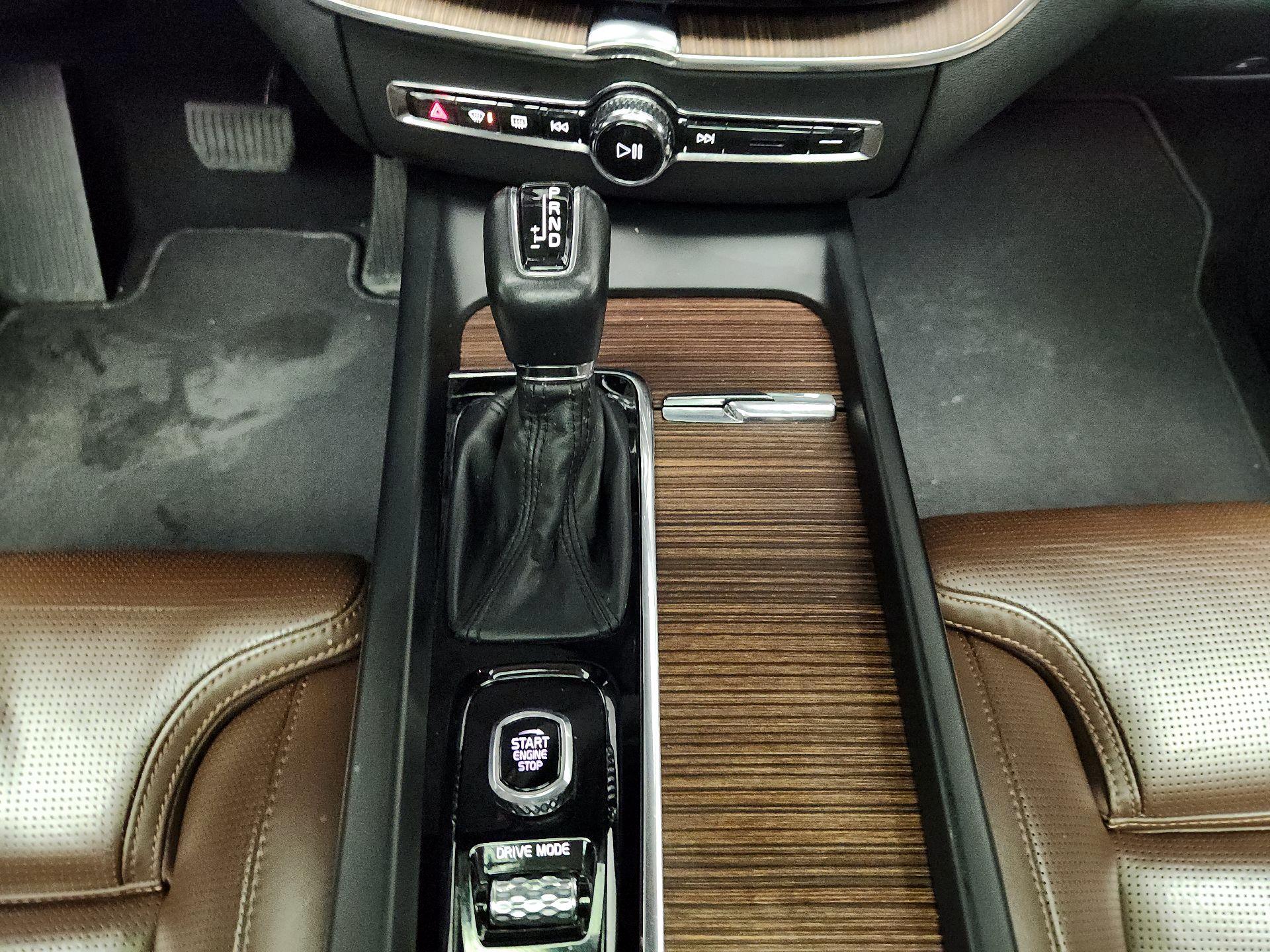 Thumbnail: 2021 Volvo XC60 - 17