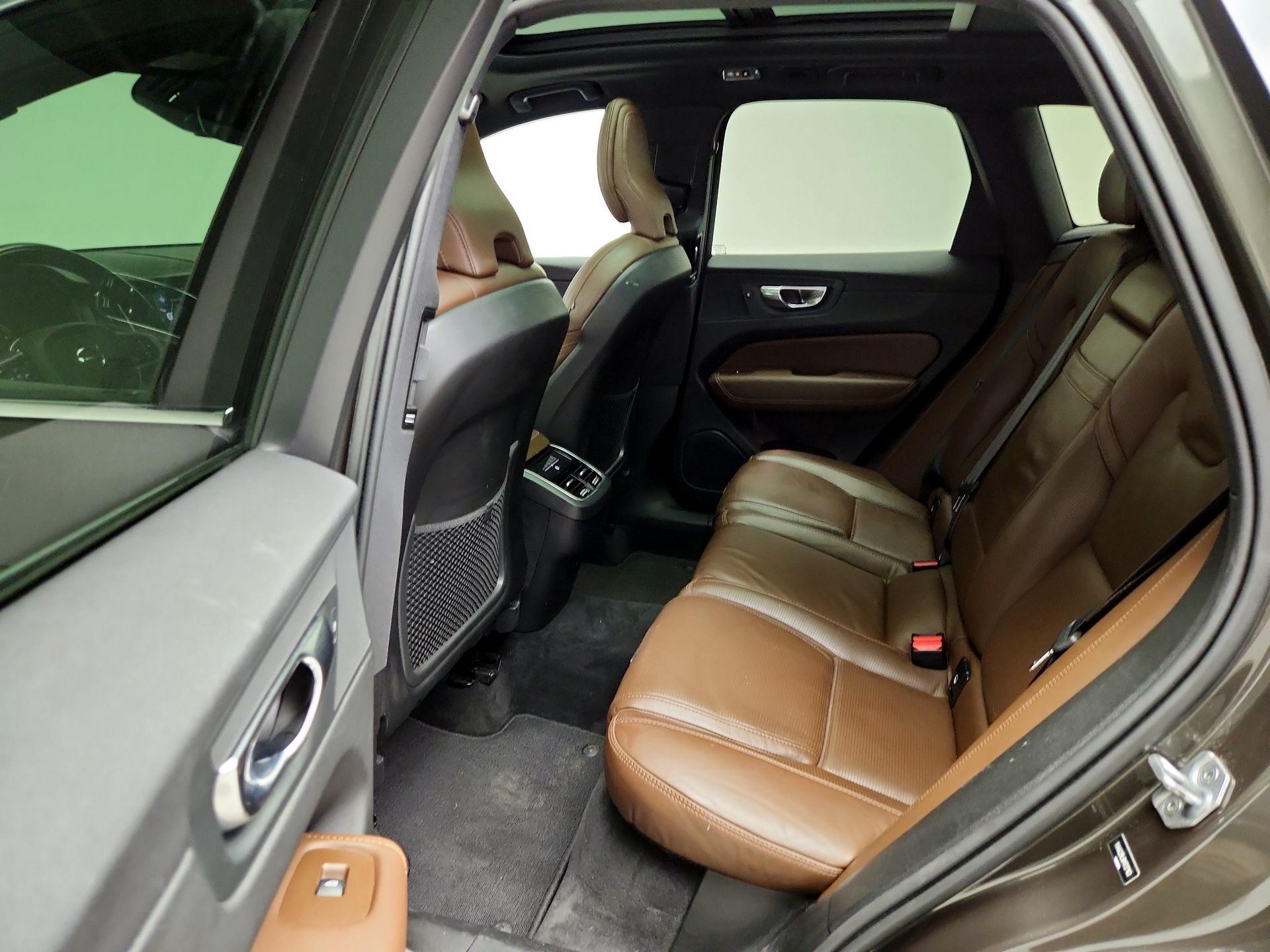 Thumbnail: 2021 Volvo XC60 - 20