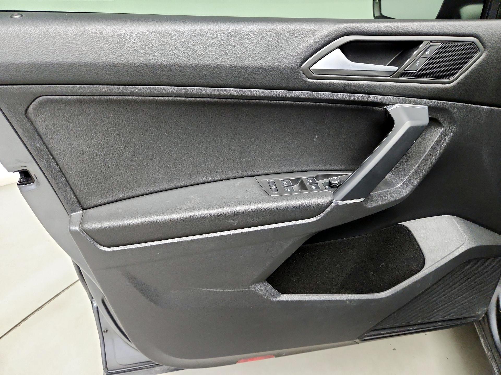 Thumbnail: 2020 Volkswagen Tiguan - 12