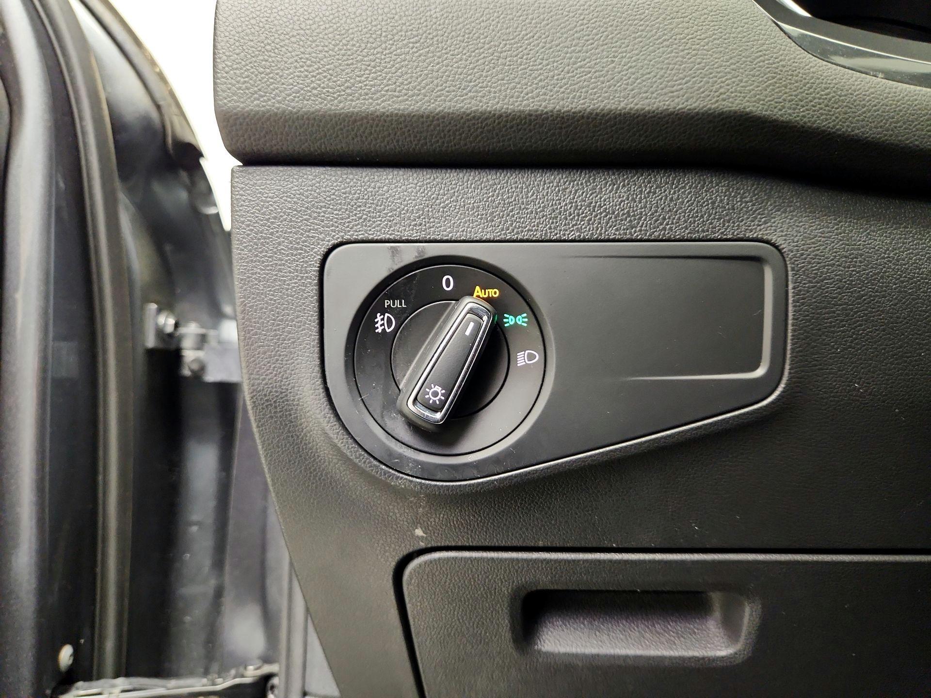 Thumbnail: 2020 Volkswagen Tiguan - 13