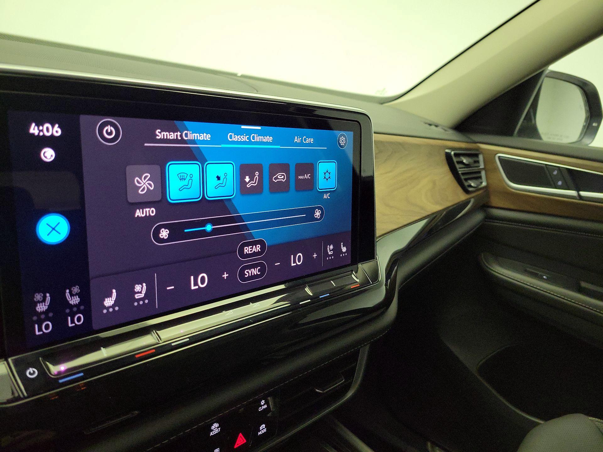 Thumbnail: 2024 Volkswagen Atlas - 16