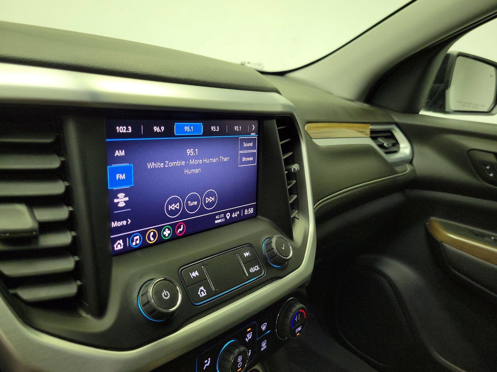 2023 GMC Acadia SLE - Photo 16