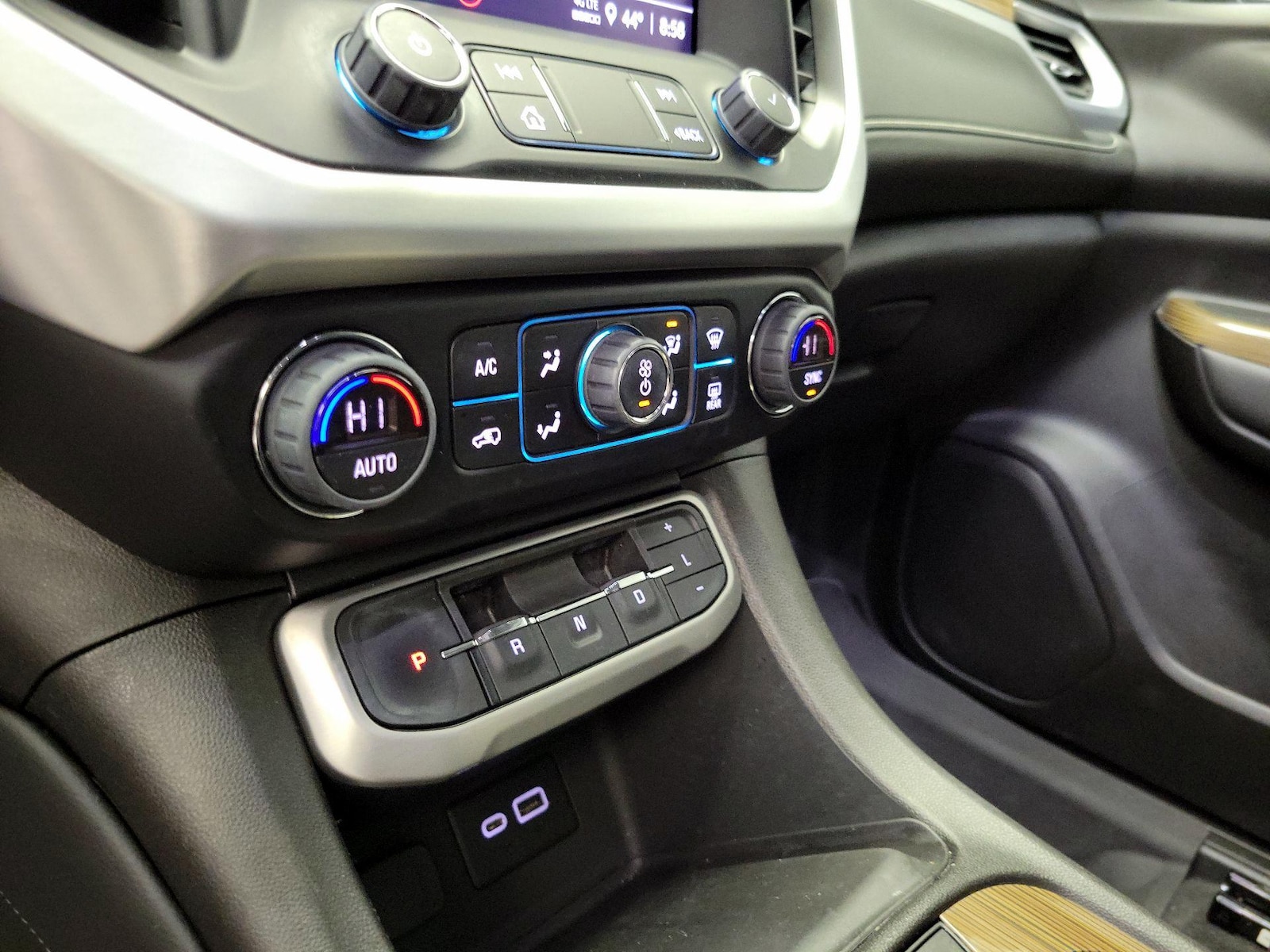 2023 GMC Acadia SLE - Photo 17