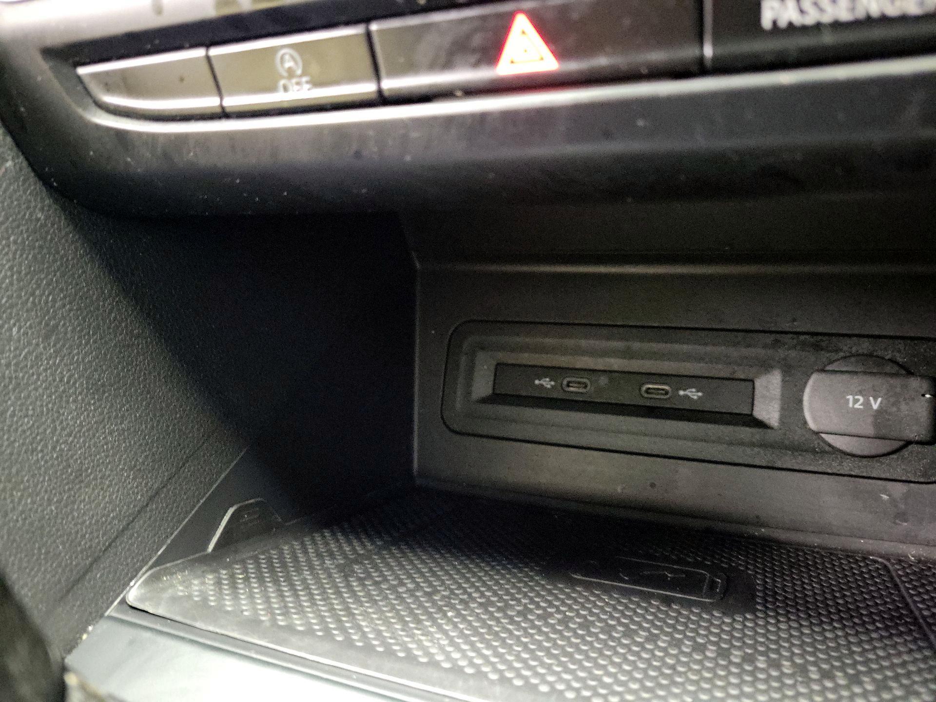 Thumbnail: 2021 Volkswagen Atlas - 18