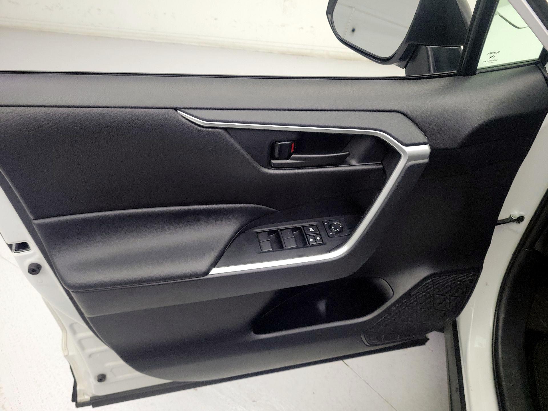 Thumbnail: 2025 Toyota RAV4 - 12