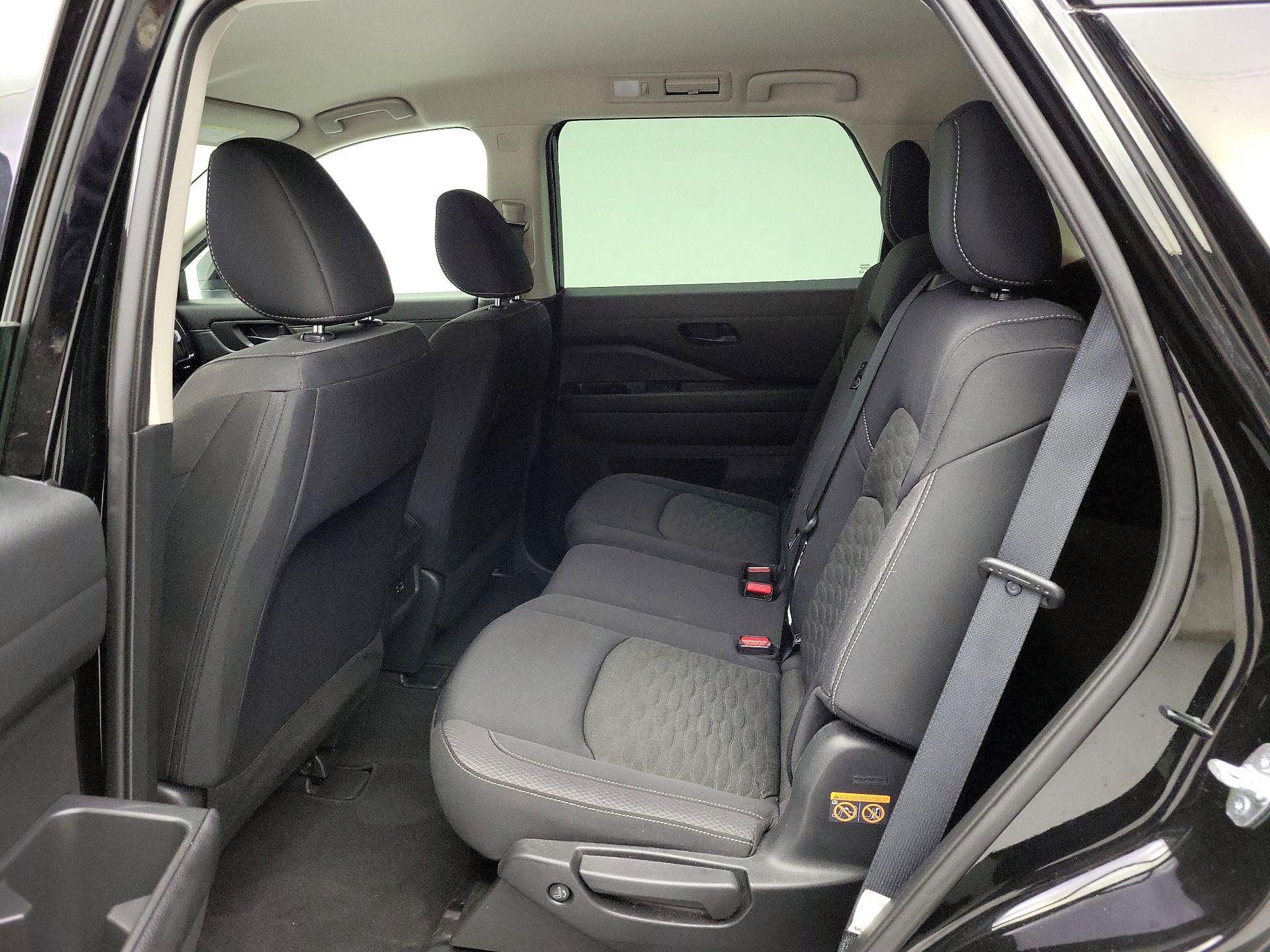 Thumbnail: 2023 Nissan Pathfinder - 18