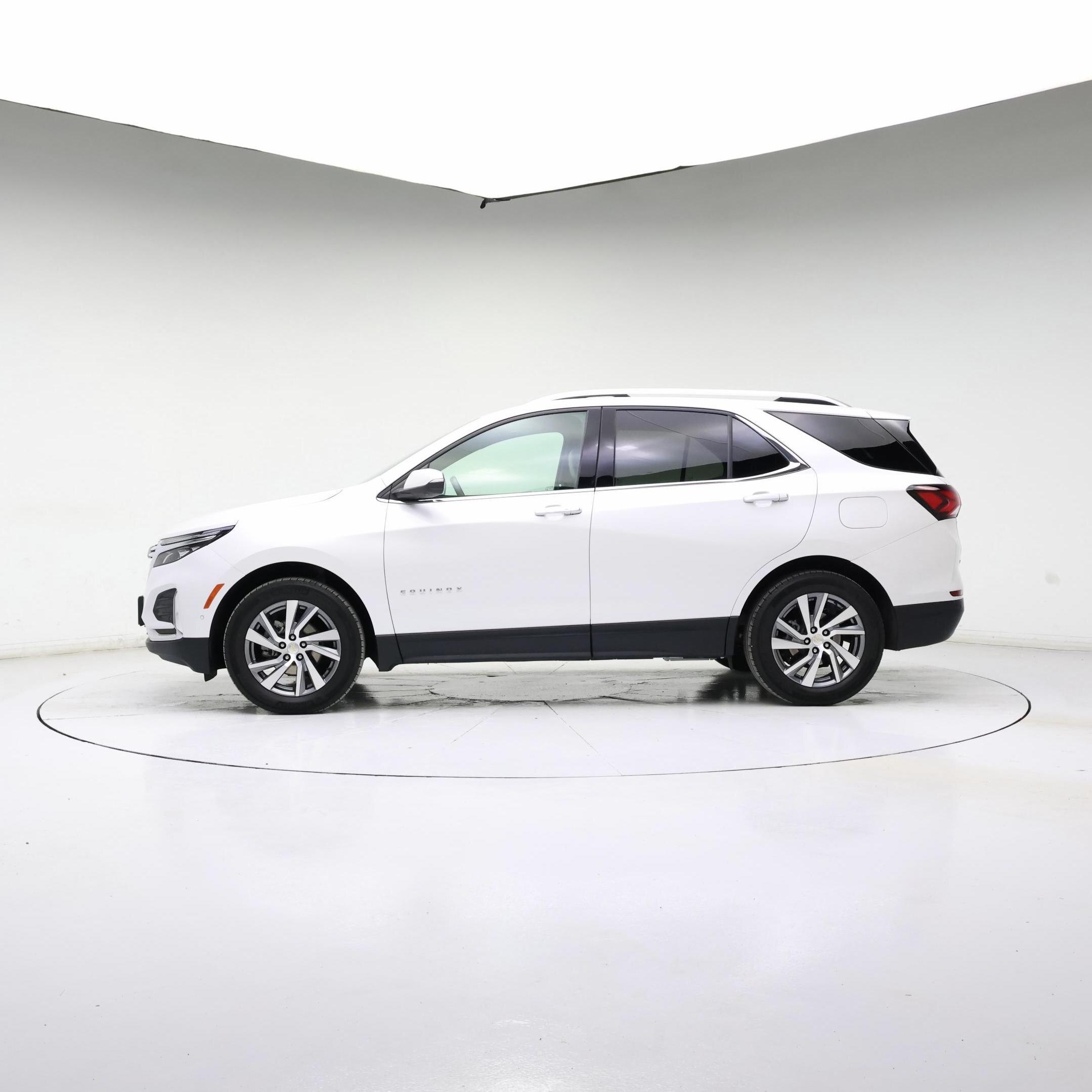 Thumbnail: 2022 Chevrolet Equinox - 3