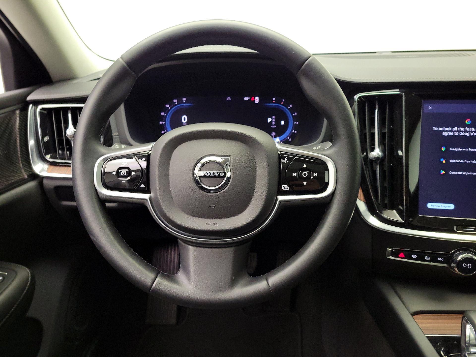 Thumbnail: 2023 Volvo S60 - 10