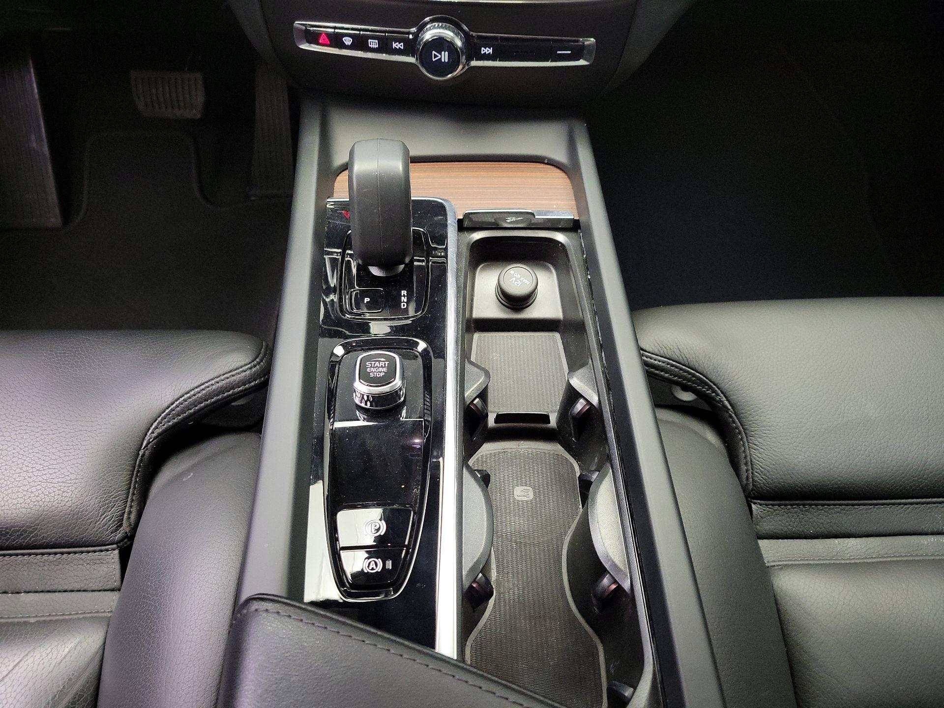 Thumbnail: 2023 Volvo S60 - 16