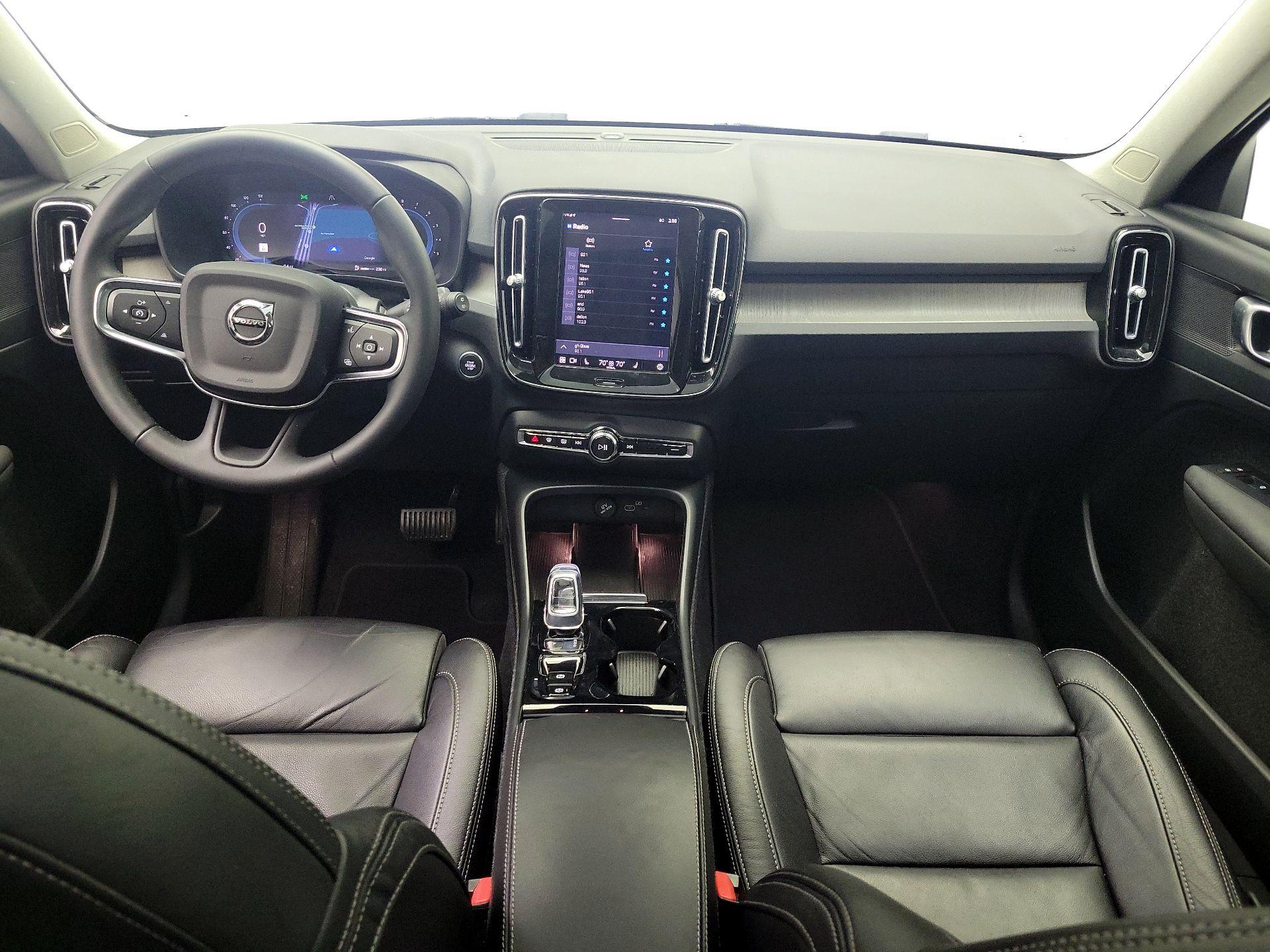 Thumbnail: 2023 Volvo XC40 - 9