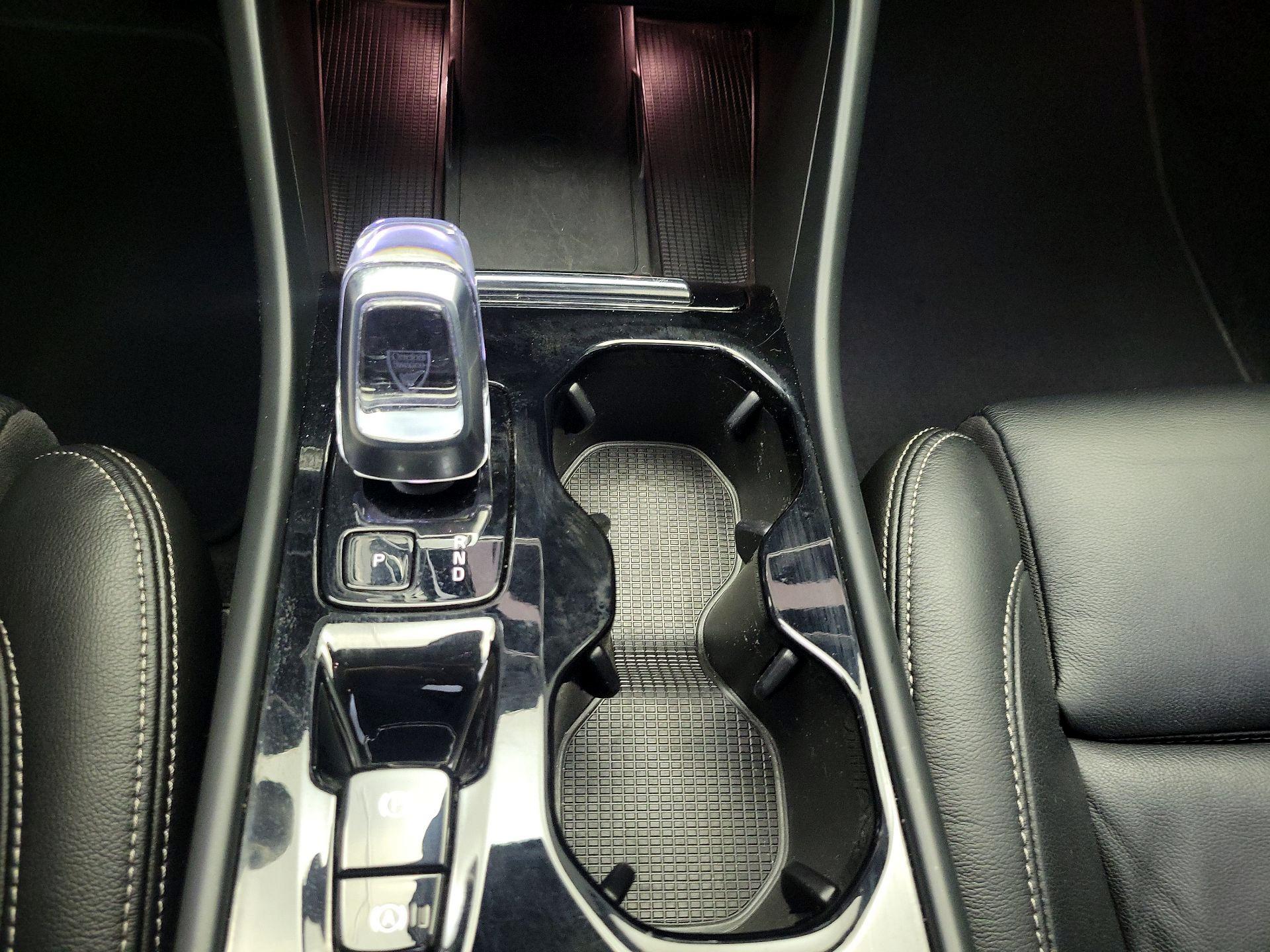 Thumbnail: 2023 Volvo XC40 - 18