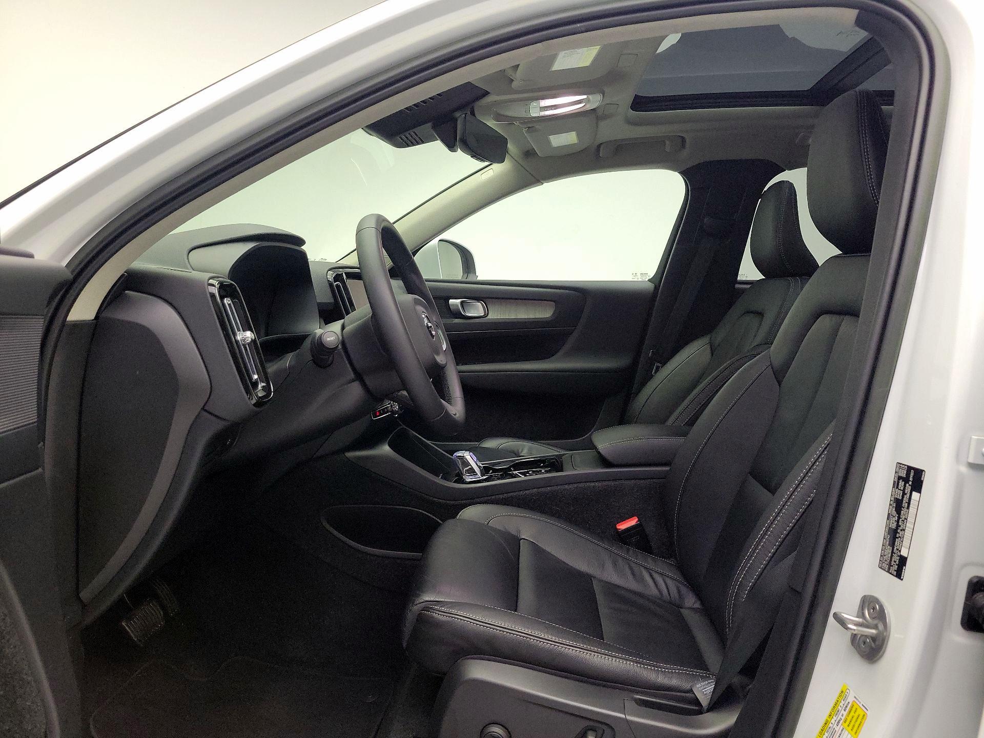 Thumbnail: 2023 Volvo XC40 - 20