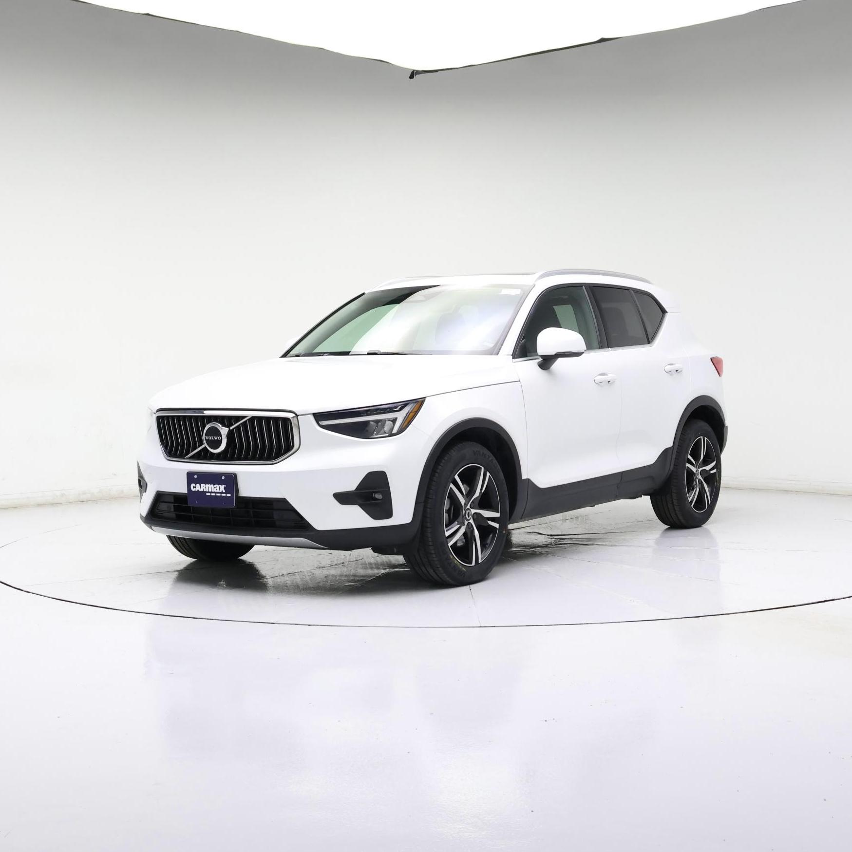 Thumbnail: 2023 Volvo XC40 - 4