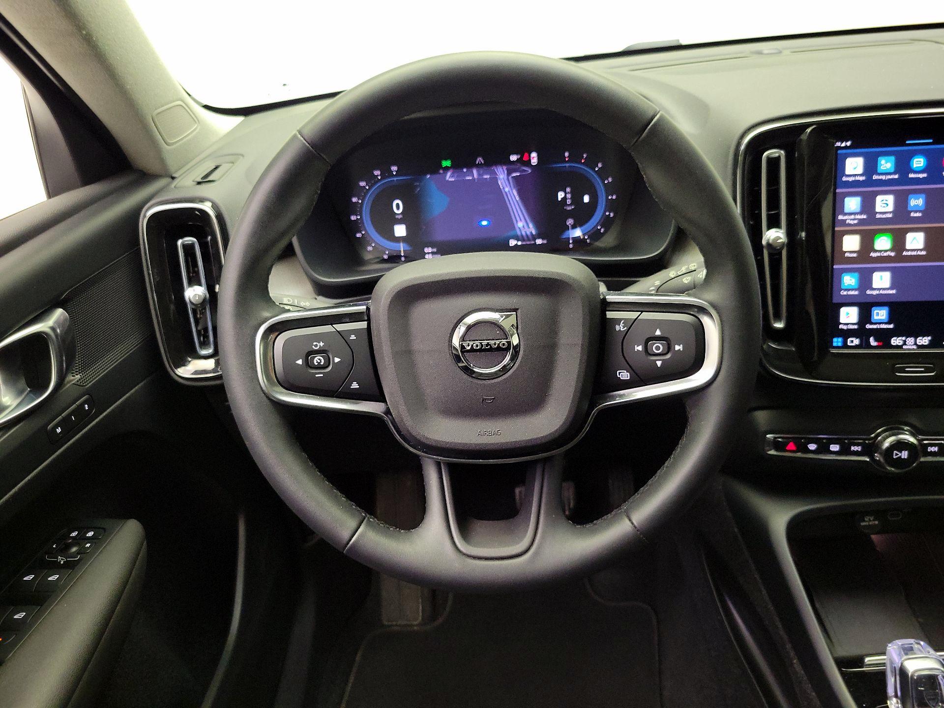 Thumbnail: 2023 Volvo XC40 - 10