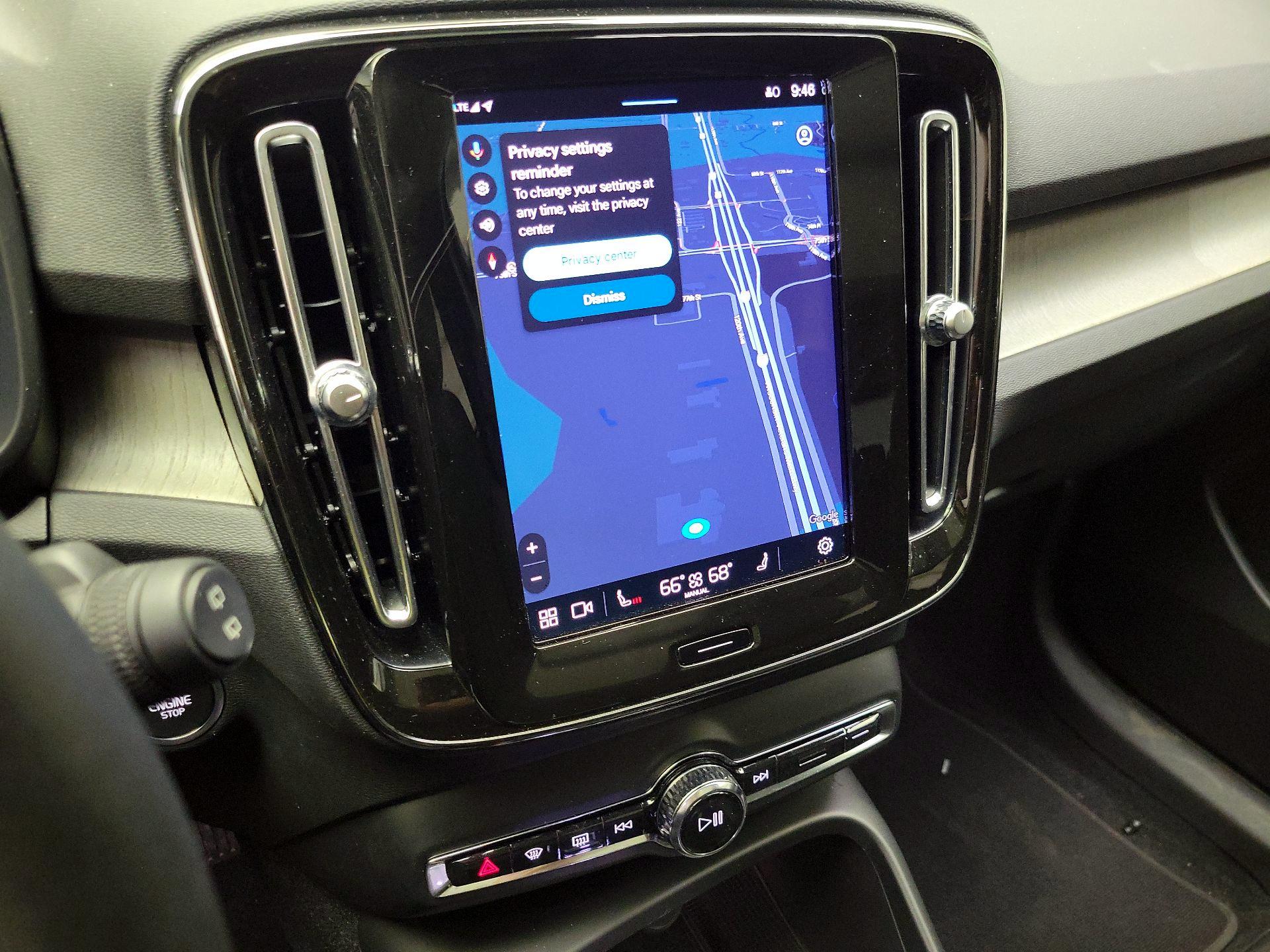 Thumbnail: 2023 Volvo XC40 - 14