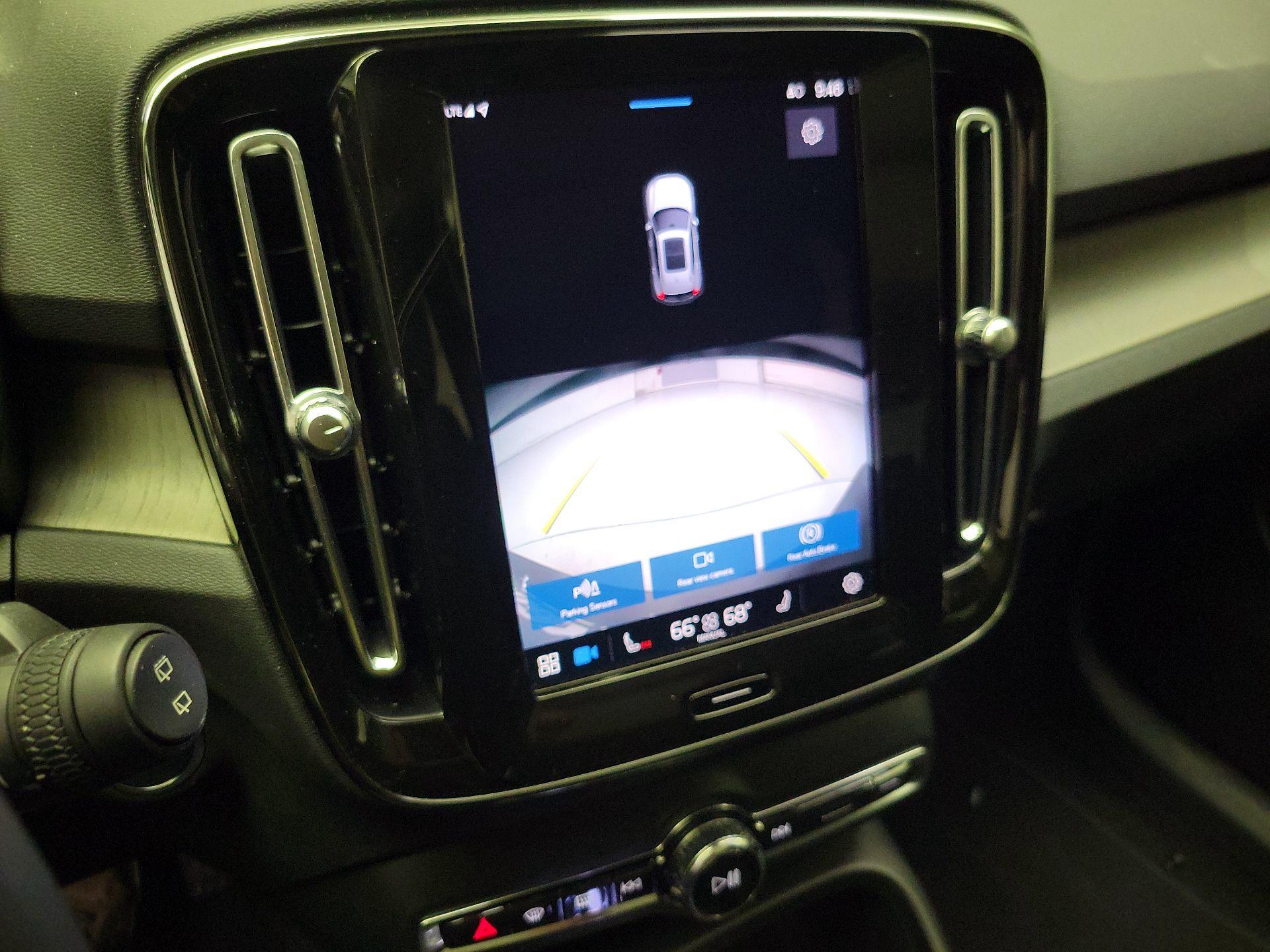 Thumbnail: 2023 Volvo XC40 - 15