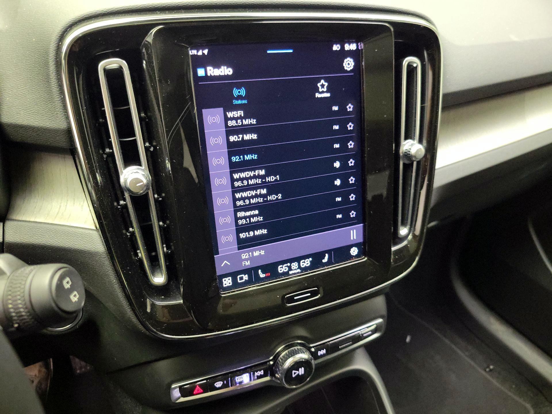 Thumbnail: 2023 Volvo XC40 - 16