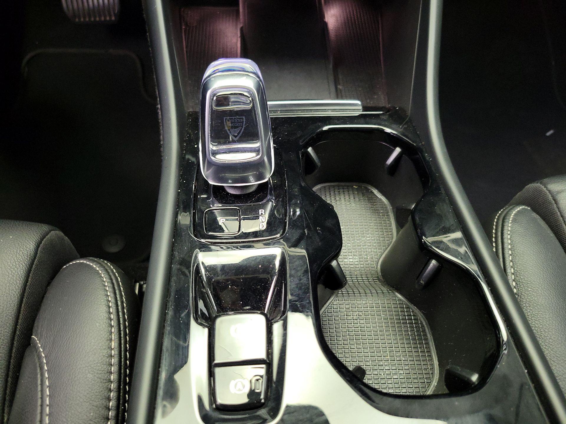 Thumbnail: 2023 Volvo XC40 - 18