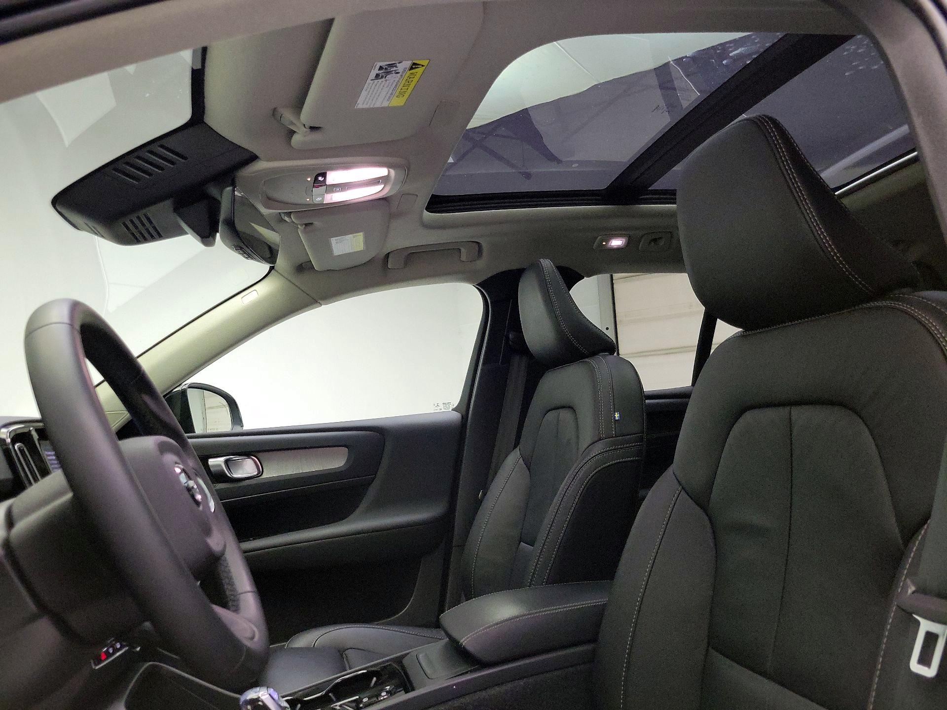 Thumbnail: 2023 Volvo XC40 - 20