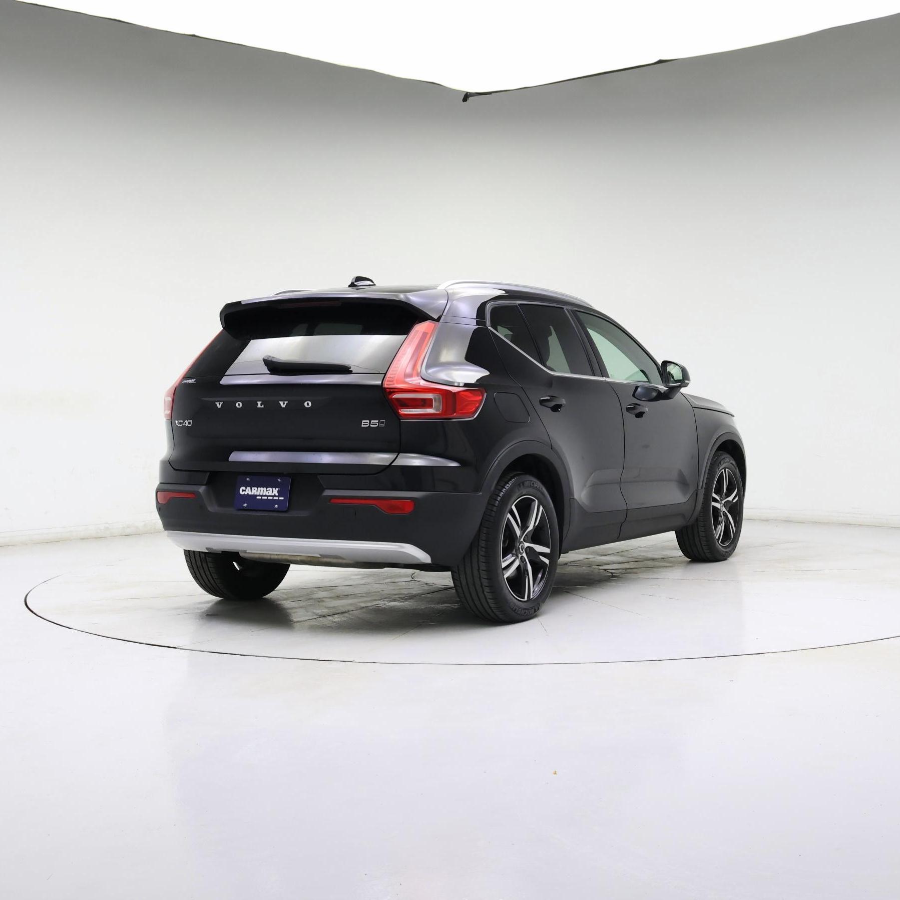 Thumbnail: 2023 Volvo XC40 - 4
