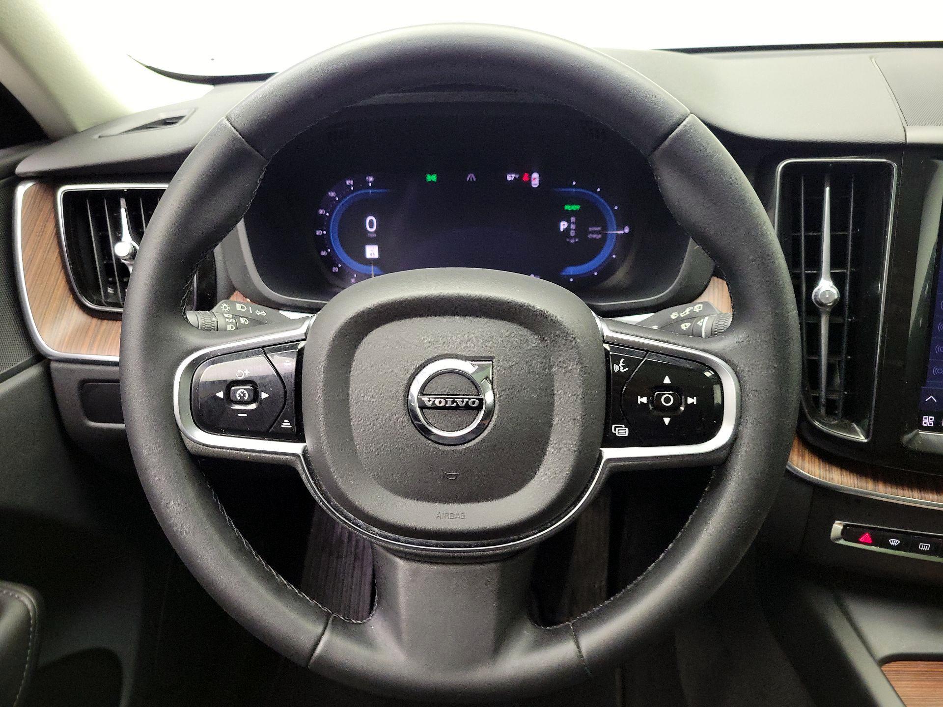 Thumbnail: 2023 Volvo XC60 - 10