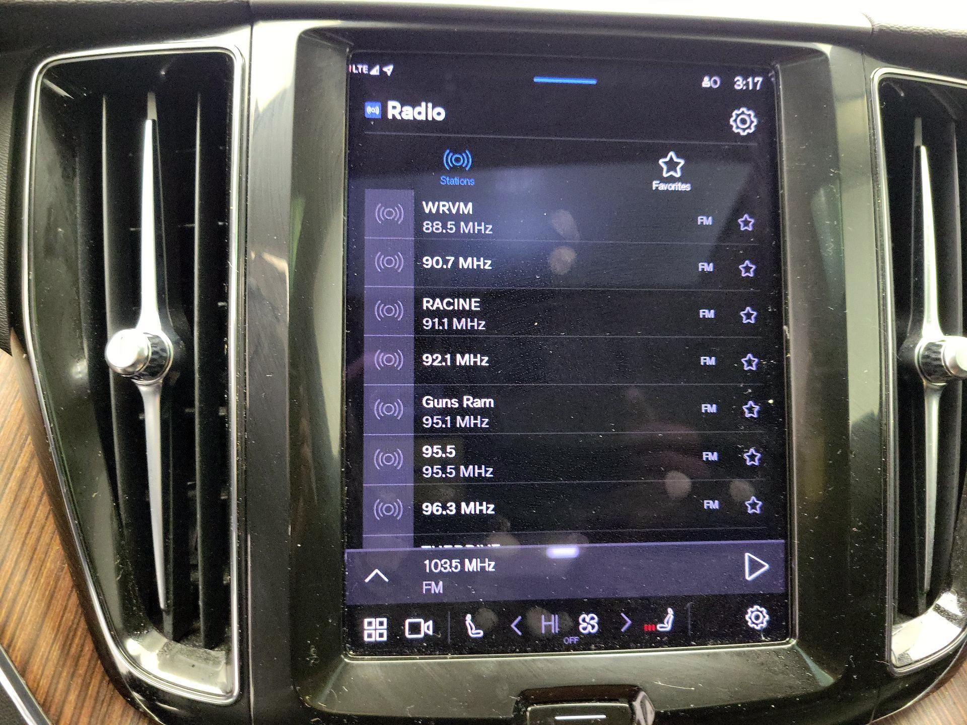 Thumbnail: 2023 Volvo XC60 - 14