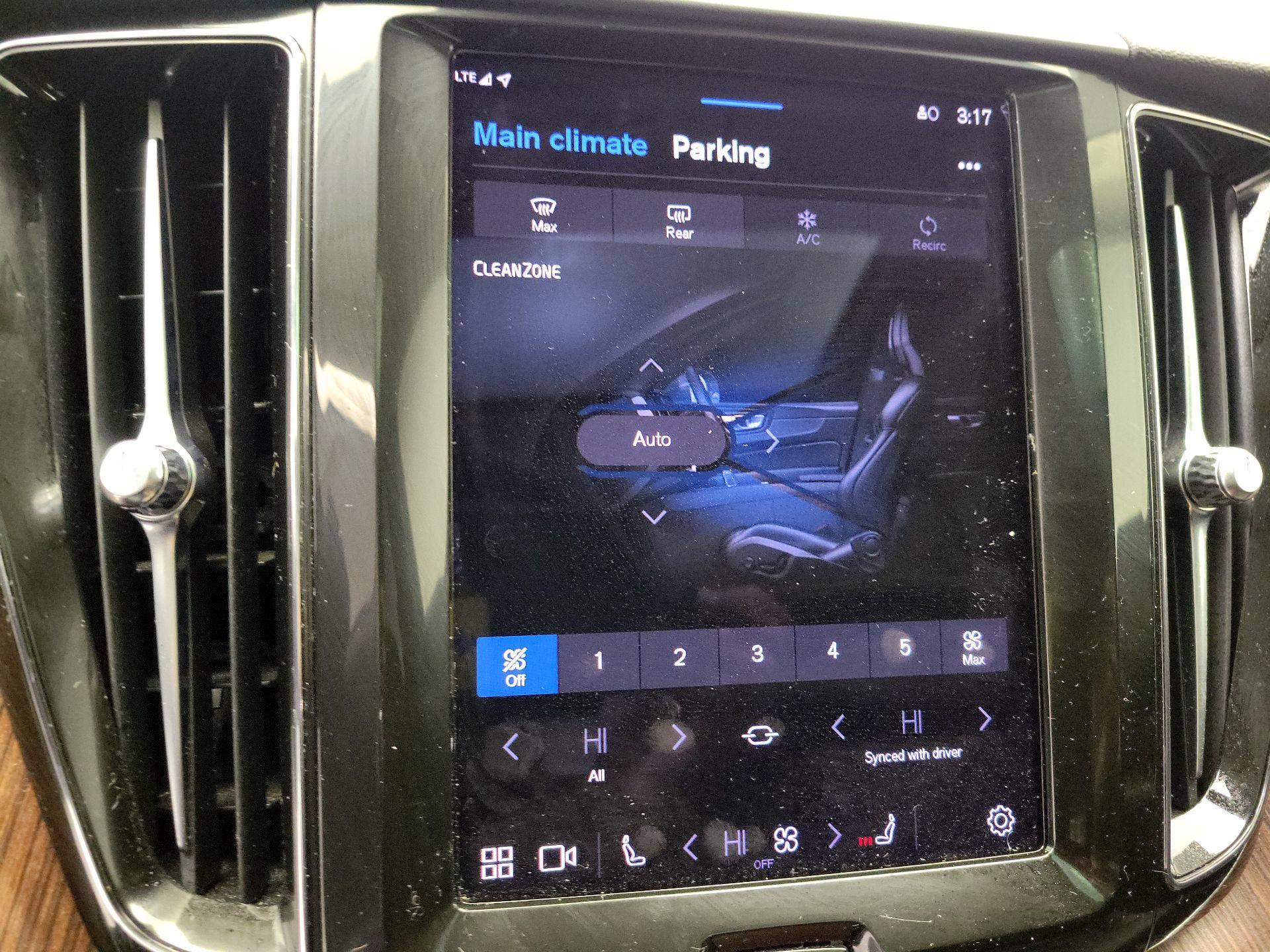 Thumbnail: 2023 Volvo XC60 - 15