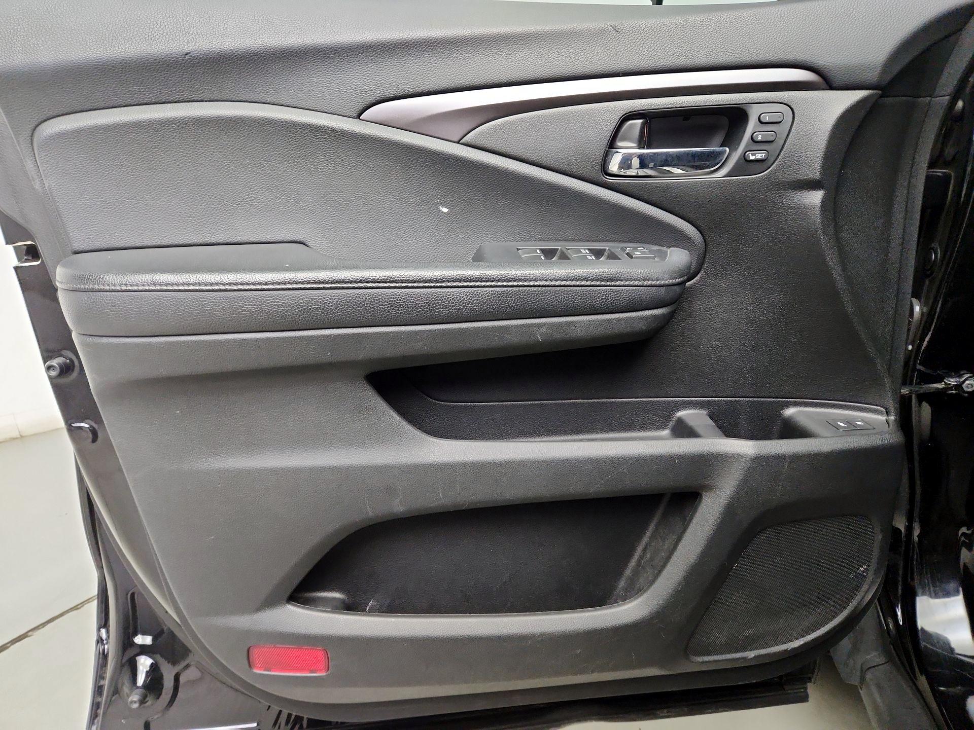 Thumbnail: 2020 Honda Pilot - 12