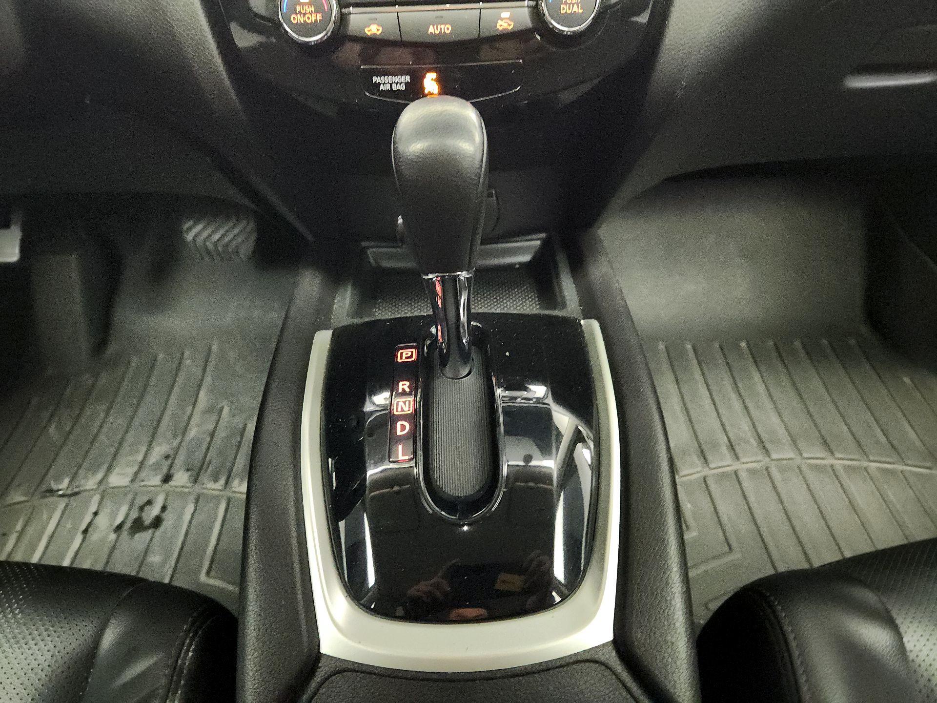 Thumbnail: 2015 Nissan Rogue - 18