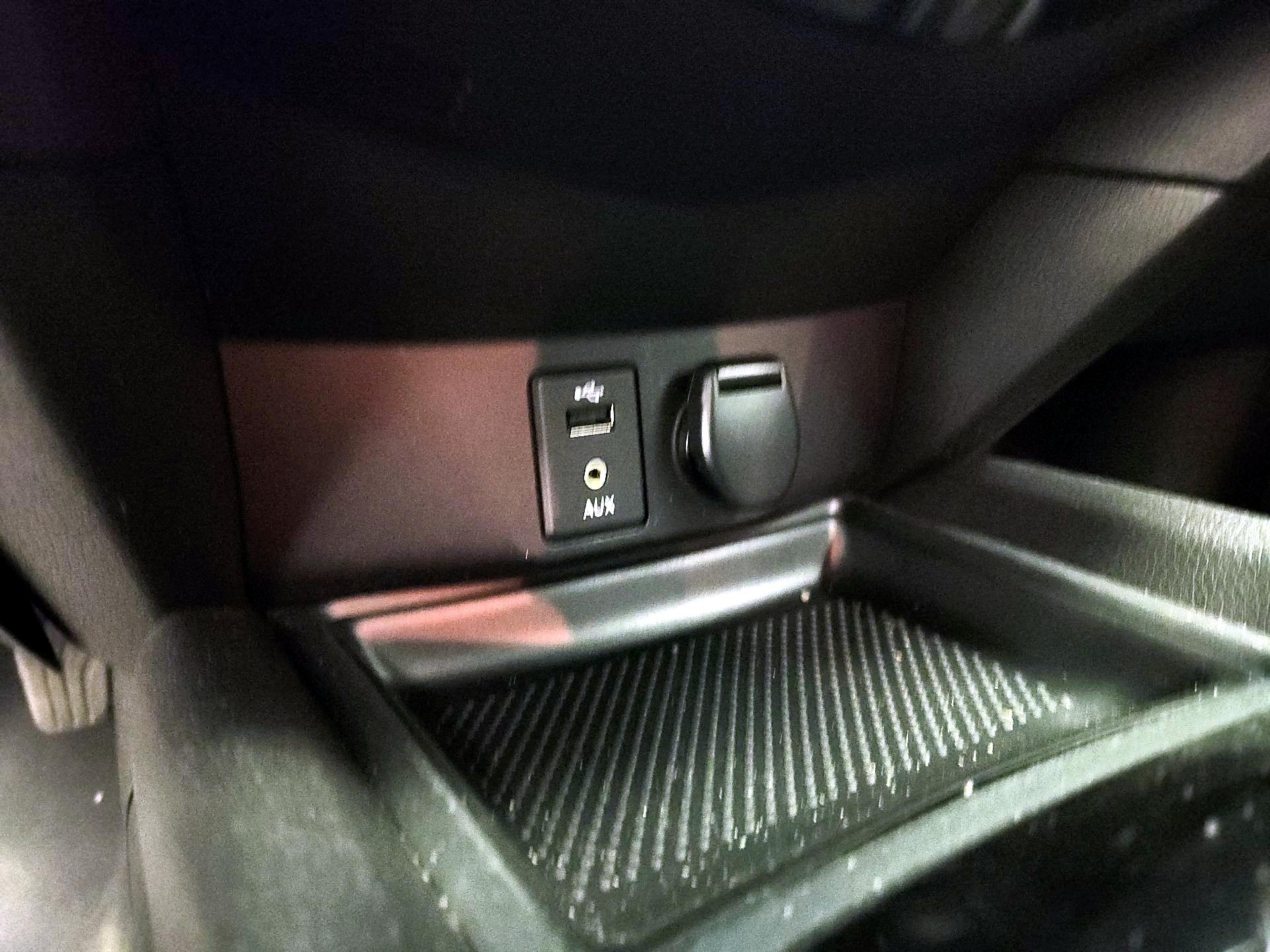 Thumbnail: 2015 Nissan Rogue - 19