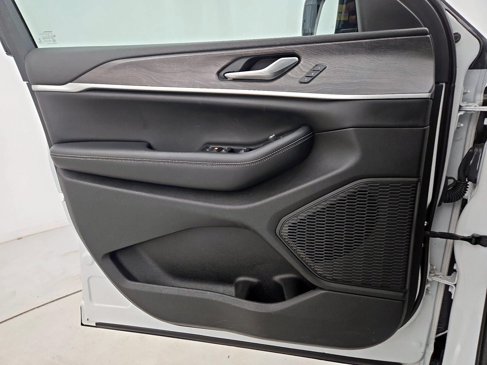 Thumbnail: 2023 Jeep Grand Cherokee L - 12