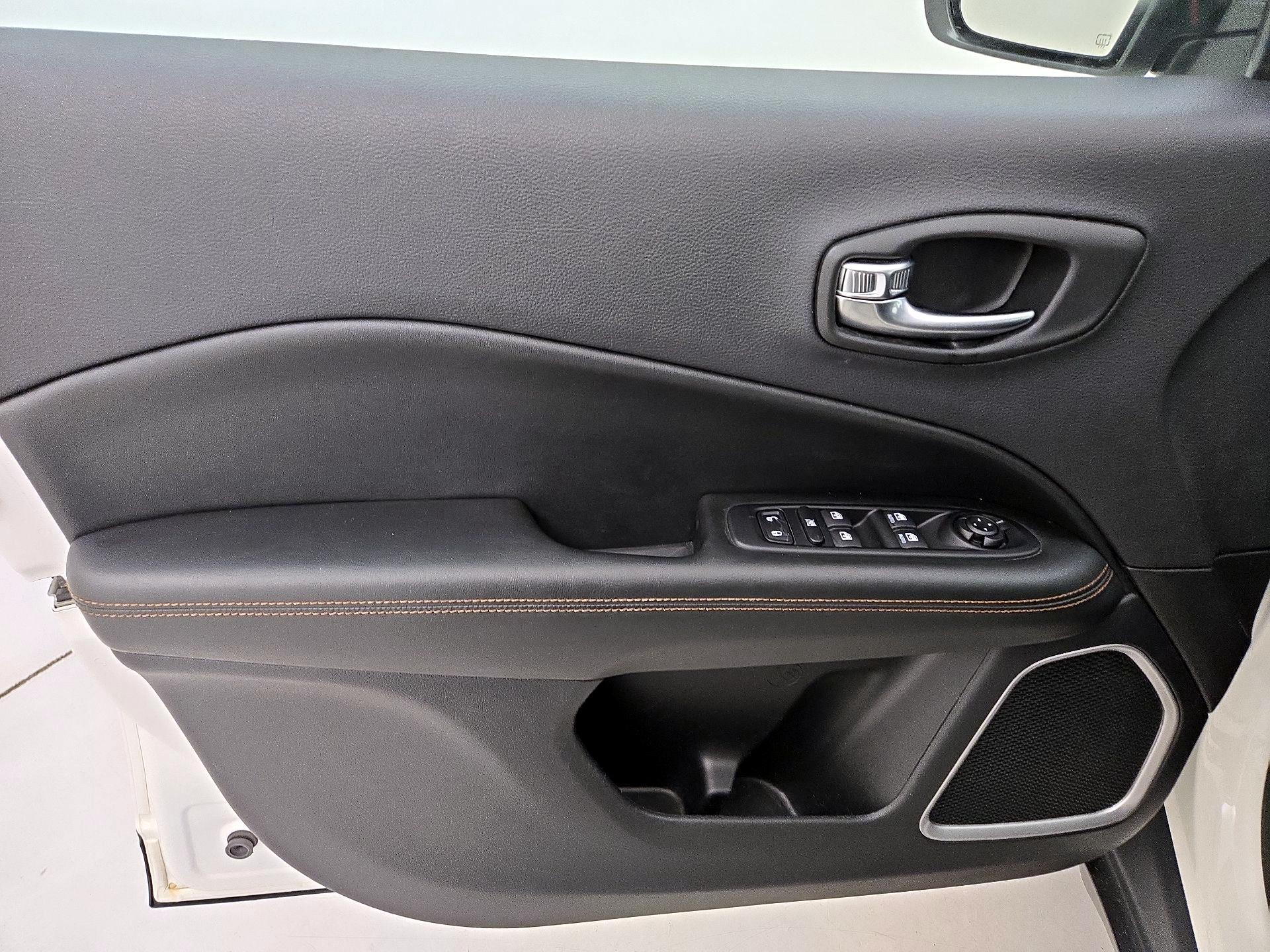 Thumbnail: 2020 Jeep Compass - 12