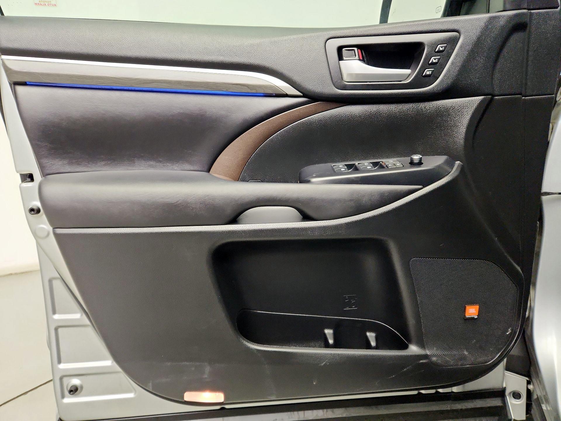 Thumbnail: 2018 Toyota Highlander - 12