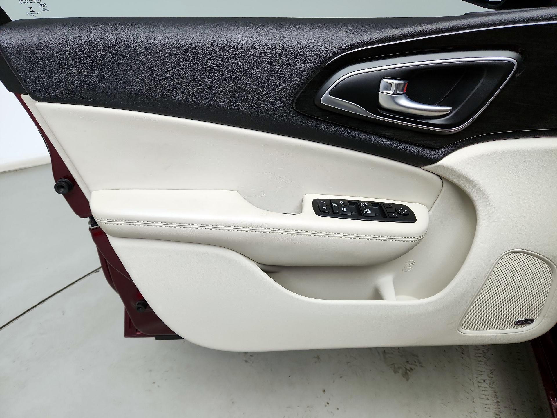 Thumbnail: 2015 Chrysler 200 - 12